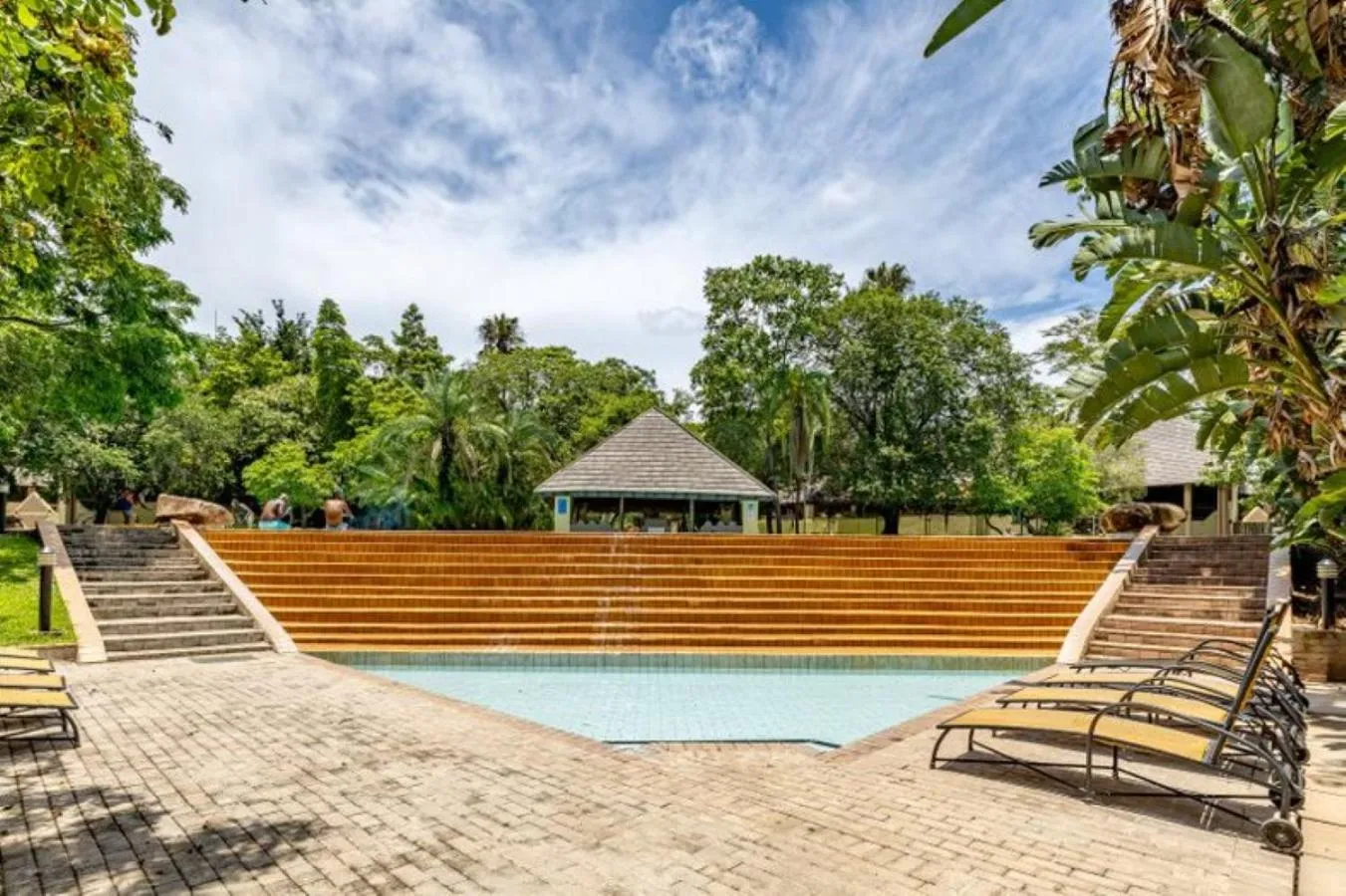 Swimming pool in Sanbonani Hotel