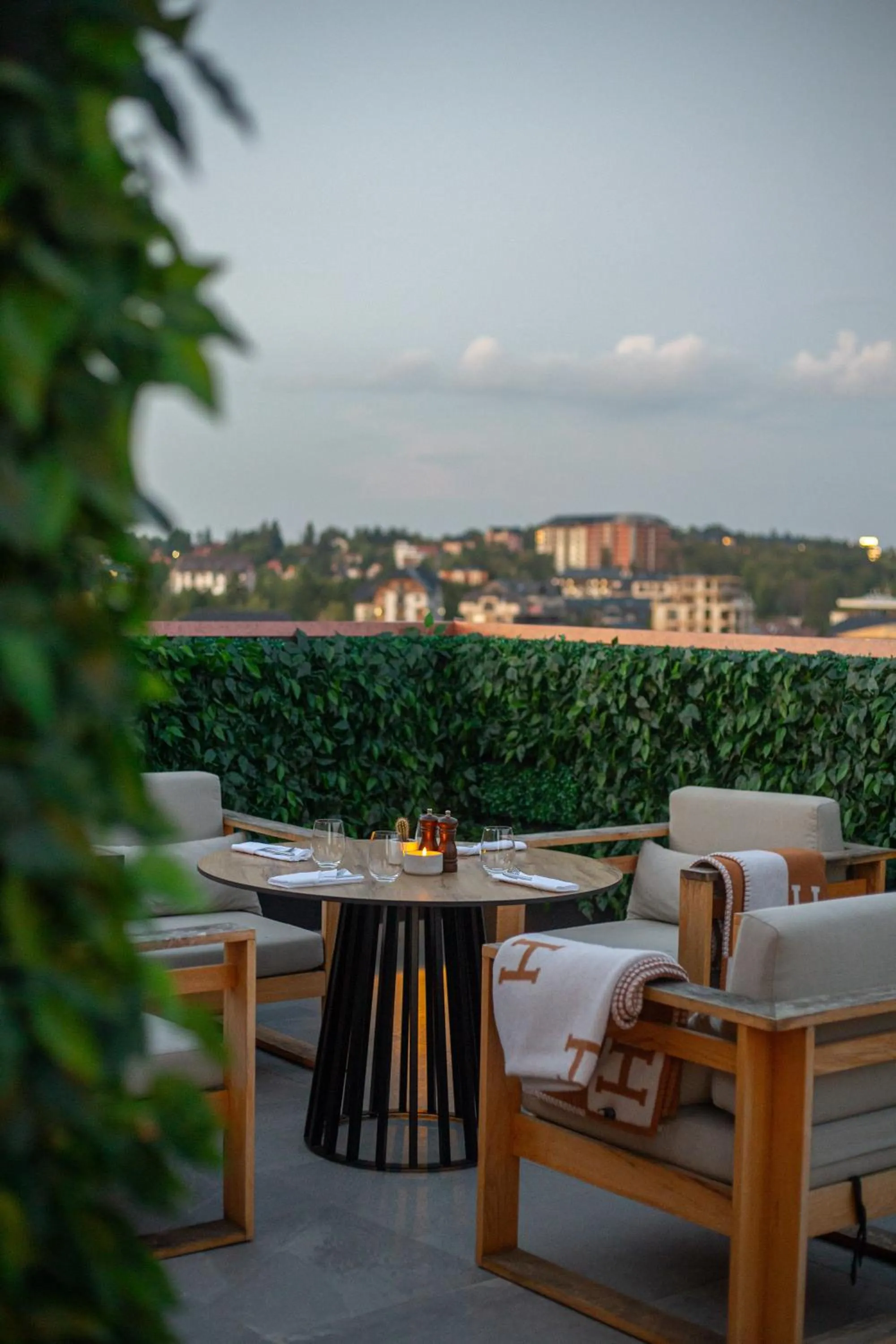 Restaurant/places to eat in Bor Hotel by Karisma