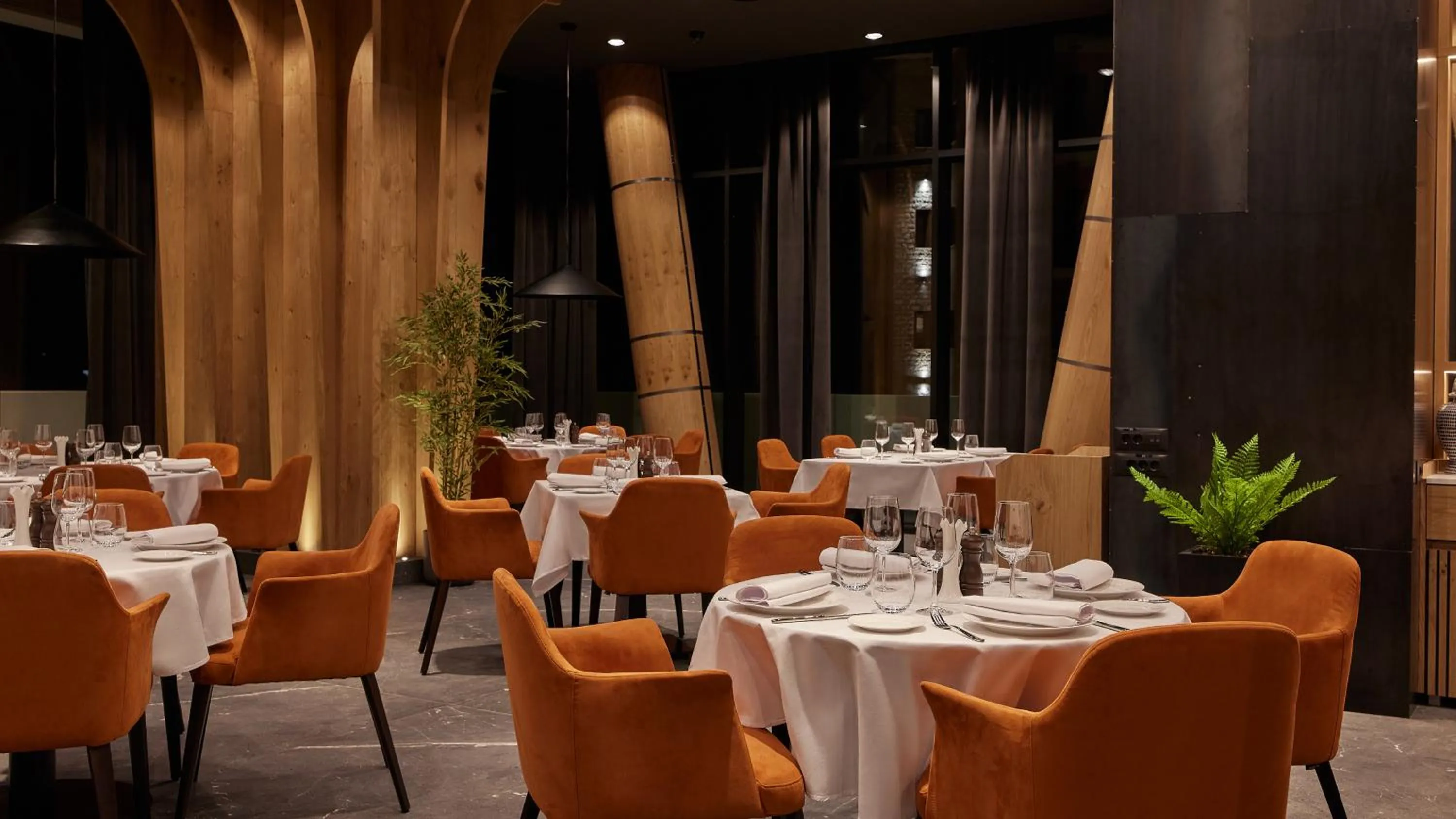 Restaurant/places to eat in Bor Hotel by Karisma