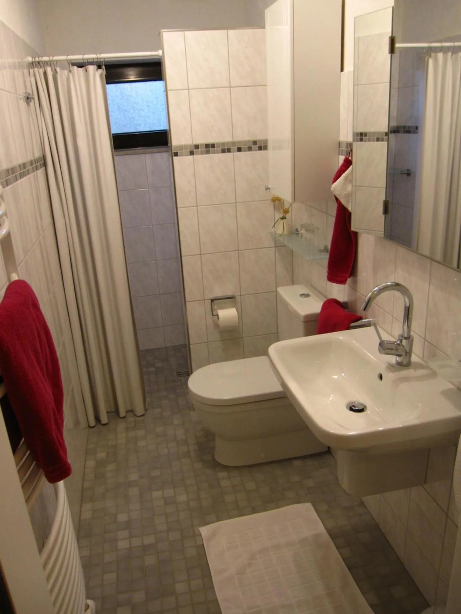 Shower in Ferienwohnung Kleinschmidt