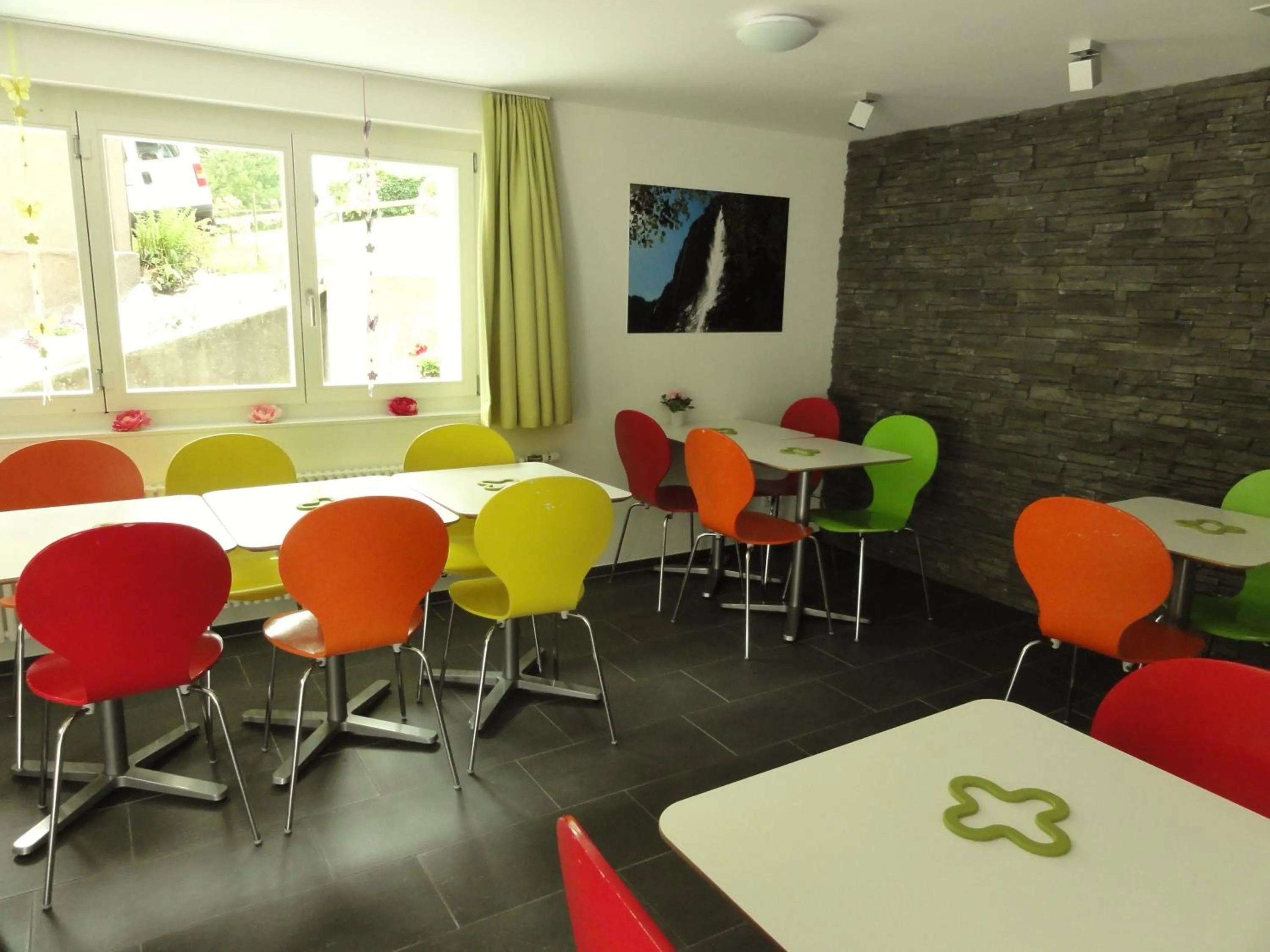 Restaurant/places to eat in Valley Hostel