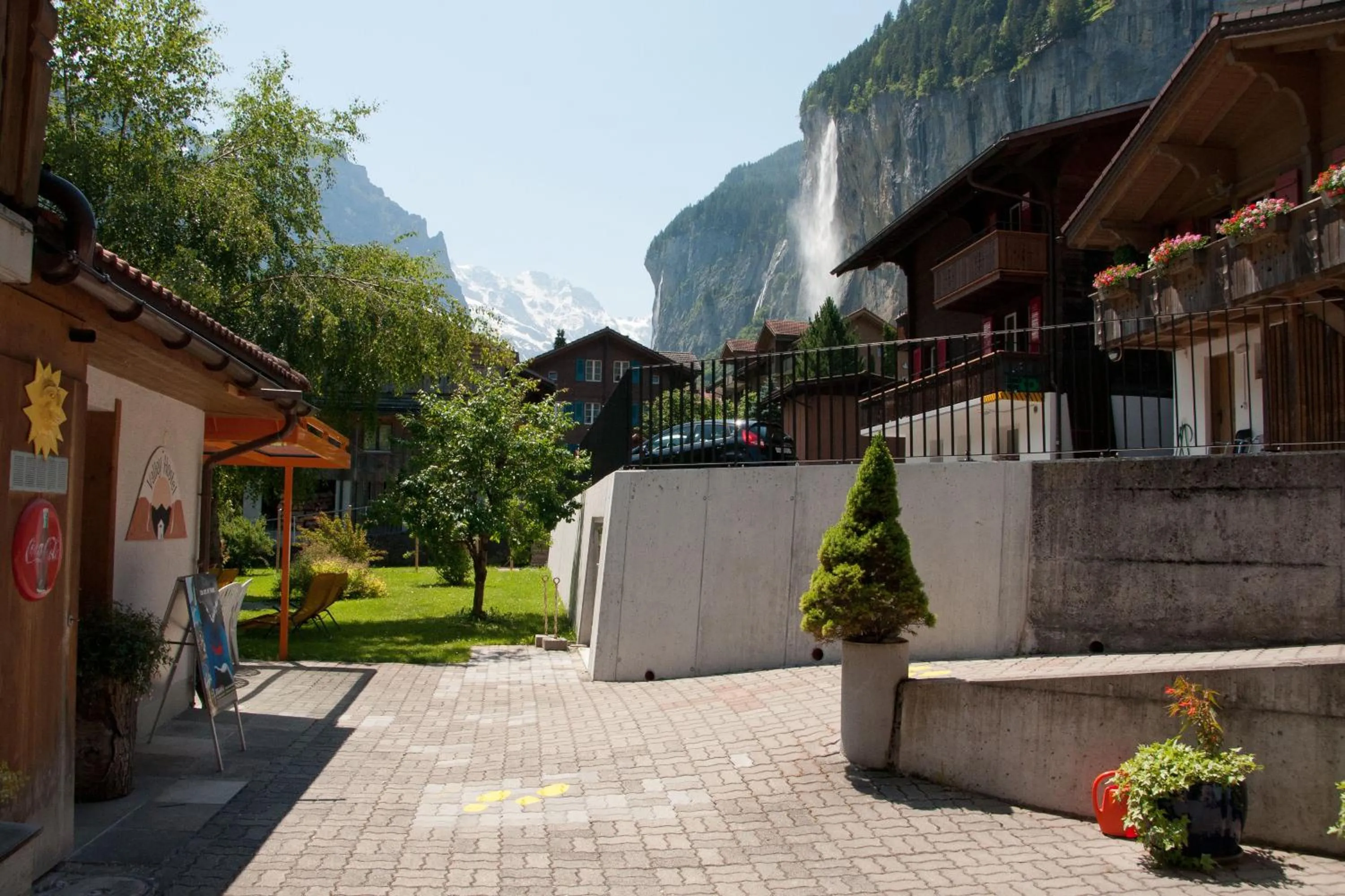 Facade/entrance in Valley Hostel