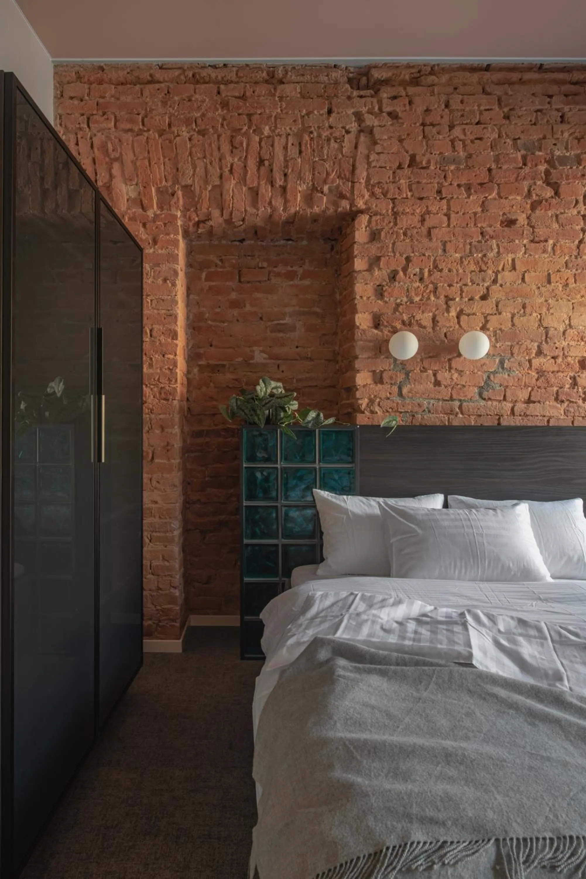 Bed in Resume apartments