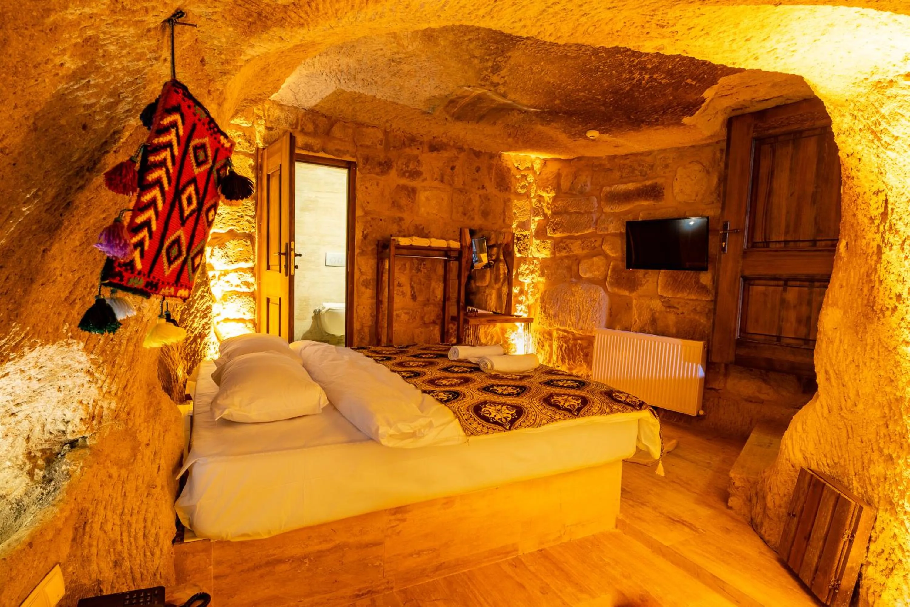 TV and multimedia, Bed in Cappadocia Snora Cave