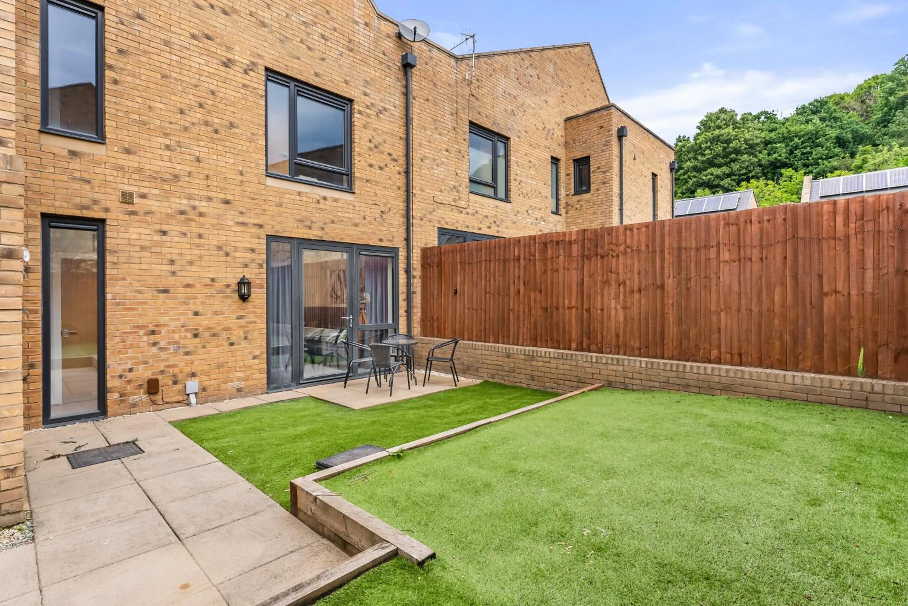 Garden in Sleek and Stylish 2 Bed with Garden and Parking