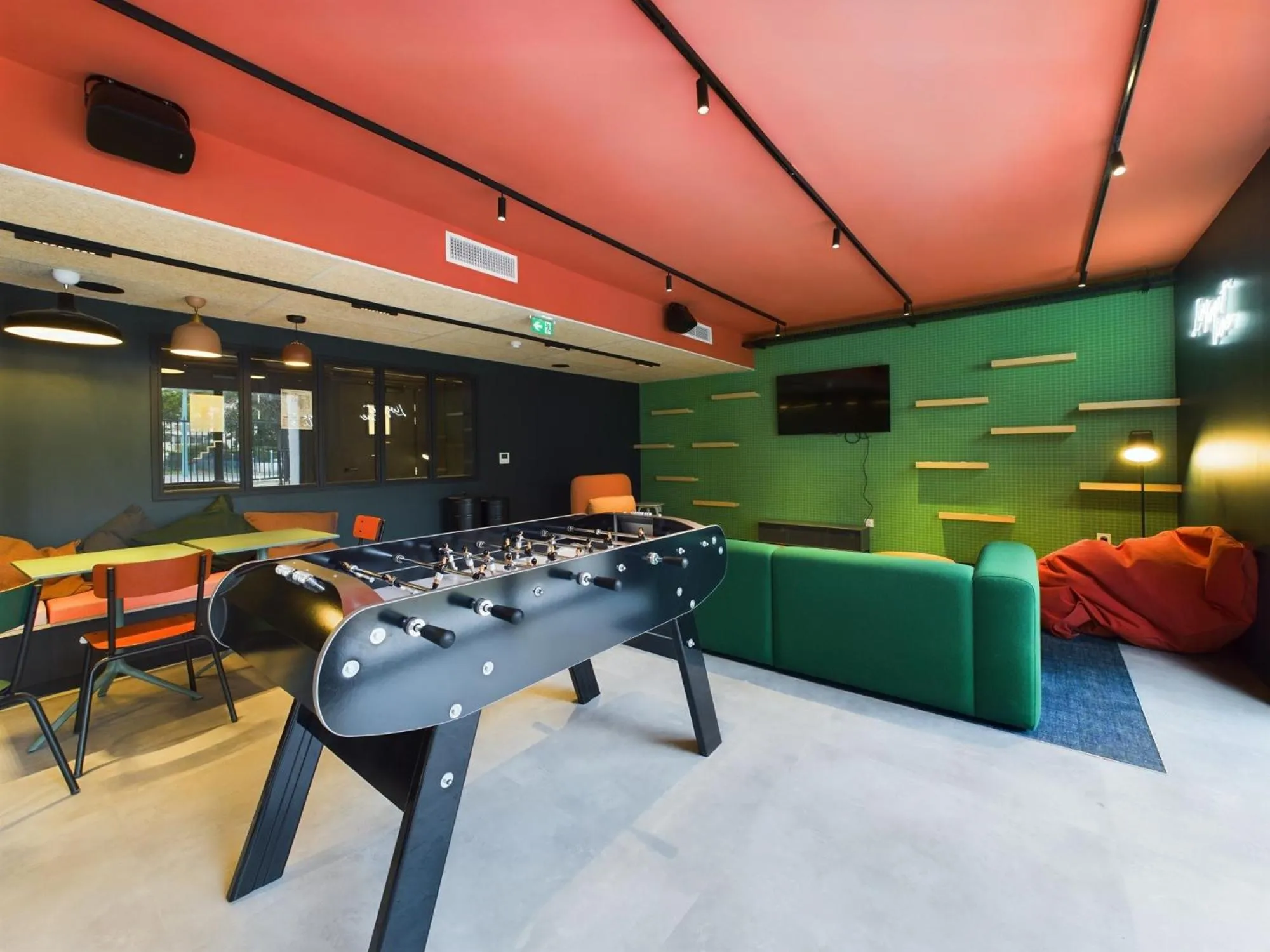 Communal lounge/ TV room in Hife Gentilly Paris Sud Porte d'Italie