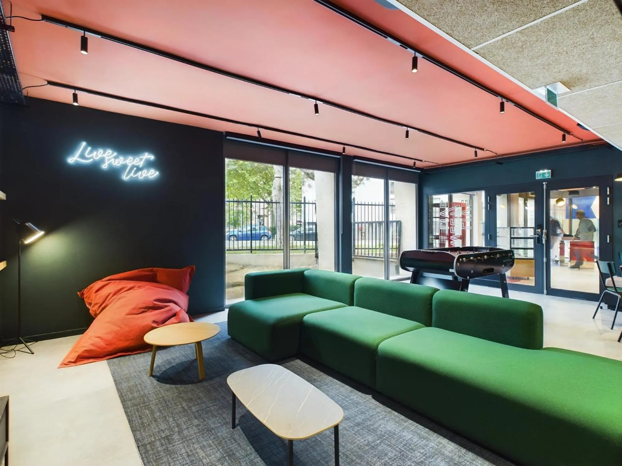 Communal lounge/ TV room in Hife Gentilly Paris Sud Porte d'Italie