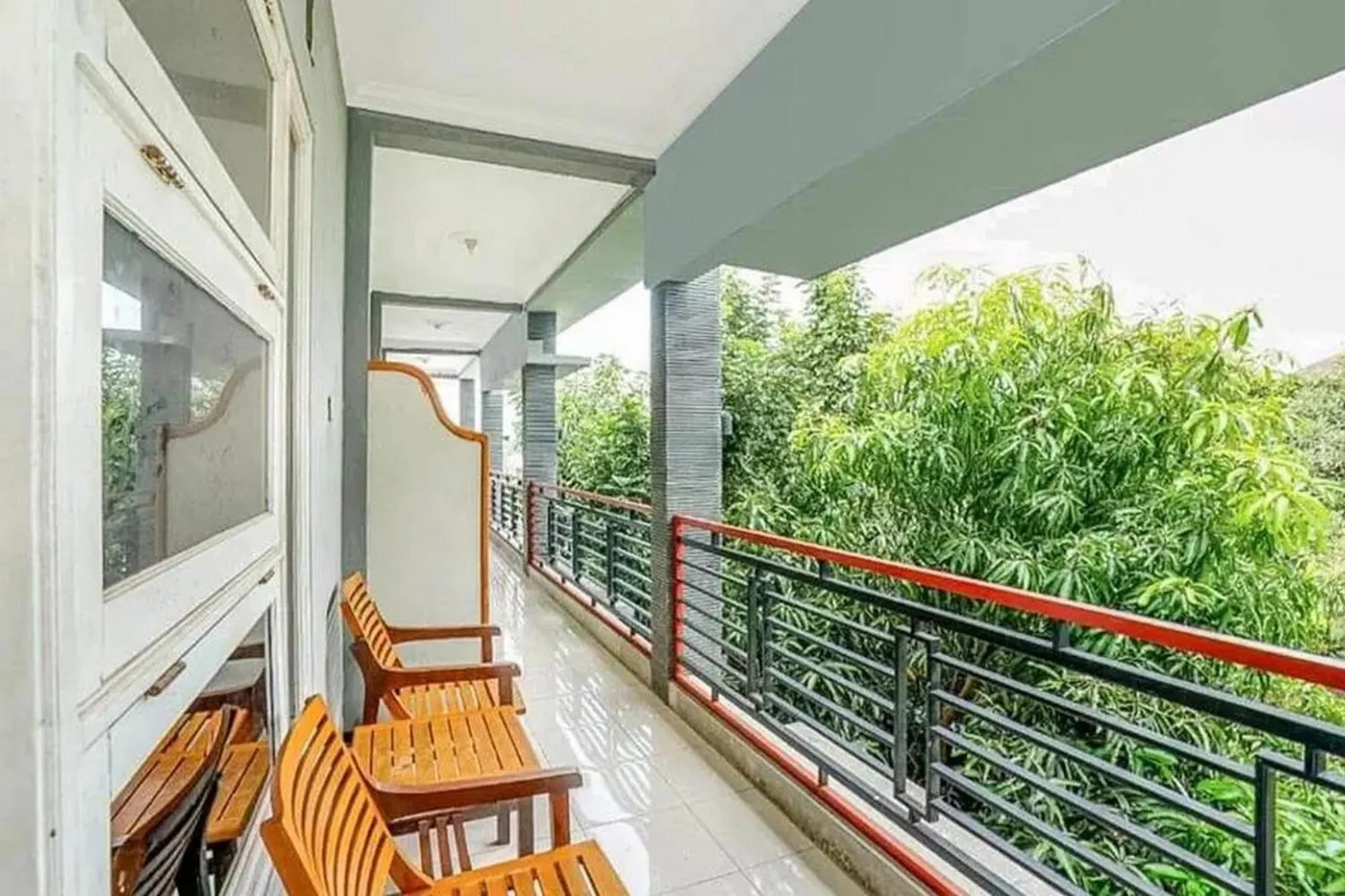 Balcony/Terrace in Penginapan Sinar Harapan near GOR Mastrip Probolinggo