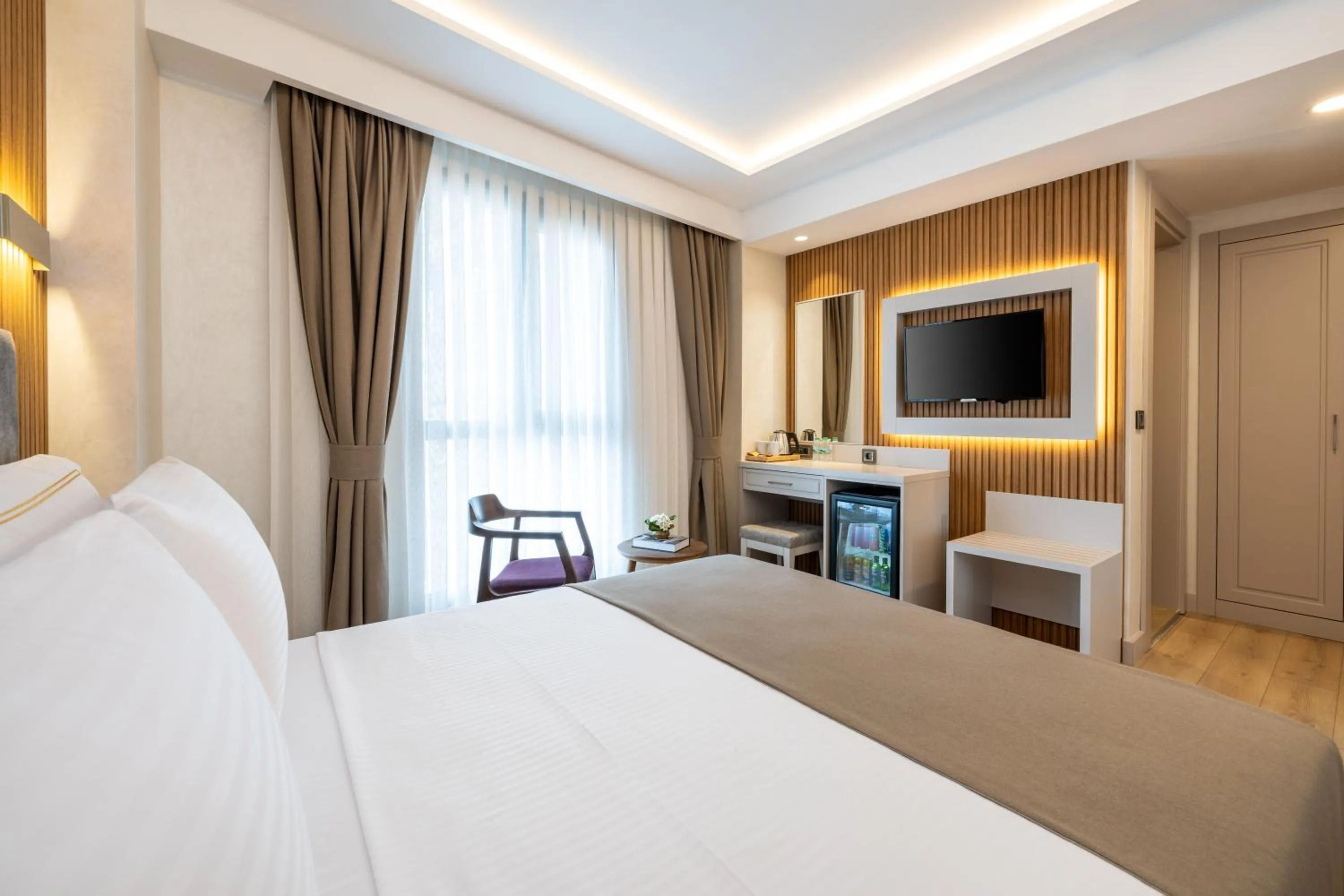 Bed in Carina Gold Hotel And Restaurant