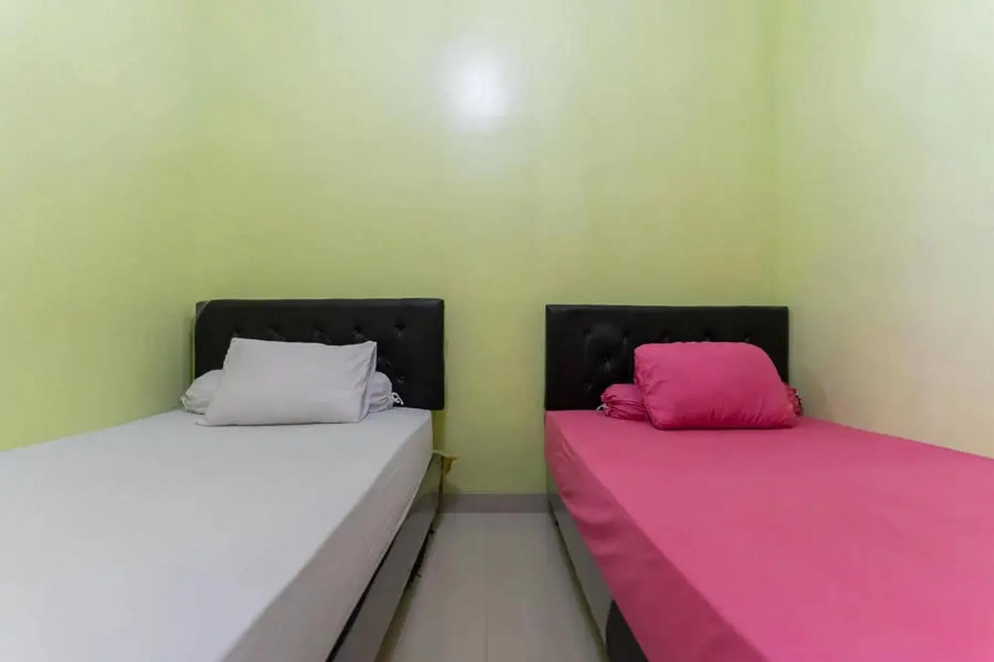Bed in Kostawira Syariah Bintaro Mitra RedDoorz