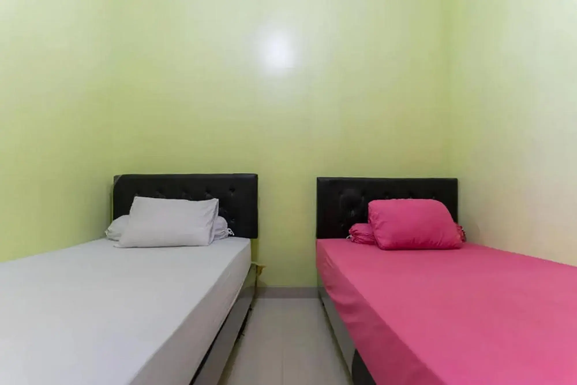 Bed in Kostawira Syariah Bintaro Mitra RedDoorz Bed in Kostawira Syariah Bintaro Mitra RedDoorz