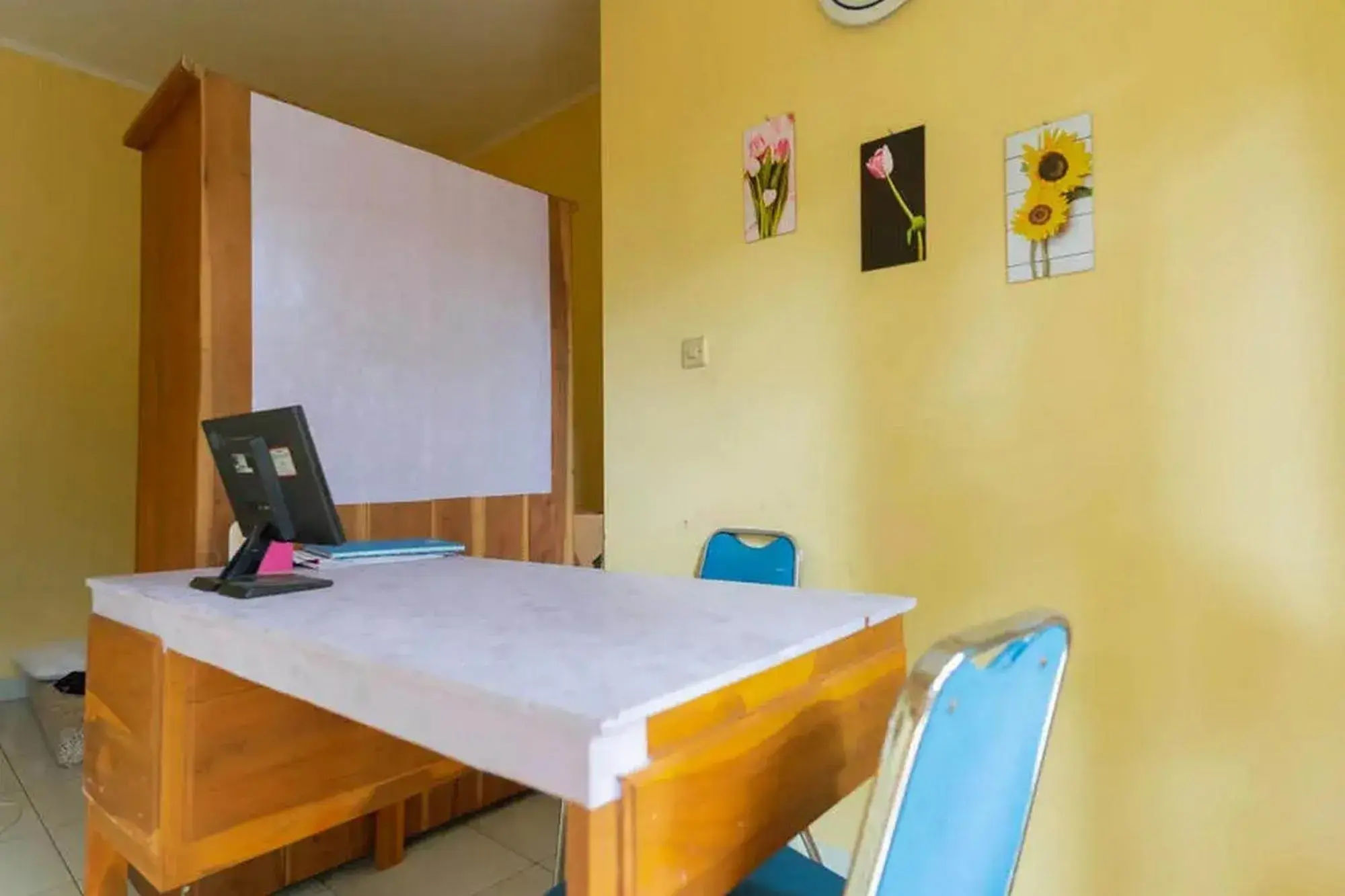 Lobby or reception in Kostawira Syariah Bintaro Mitra RedDoorz Lobby or reception in Kostawira Syariah Bintaro Mitra RedDoorz