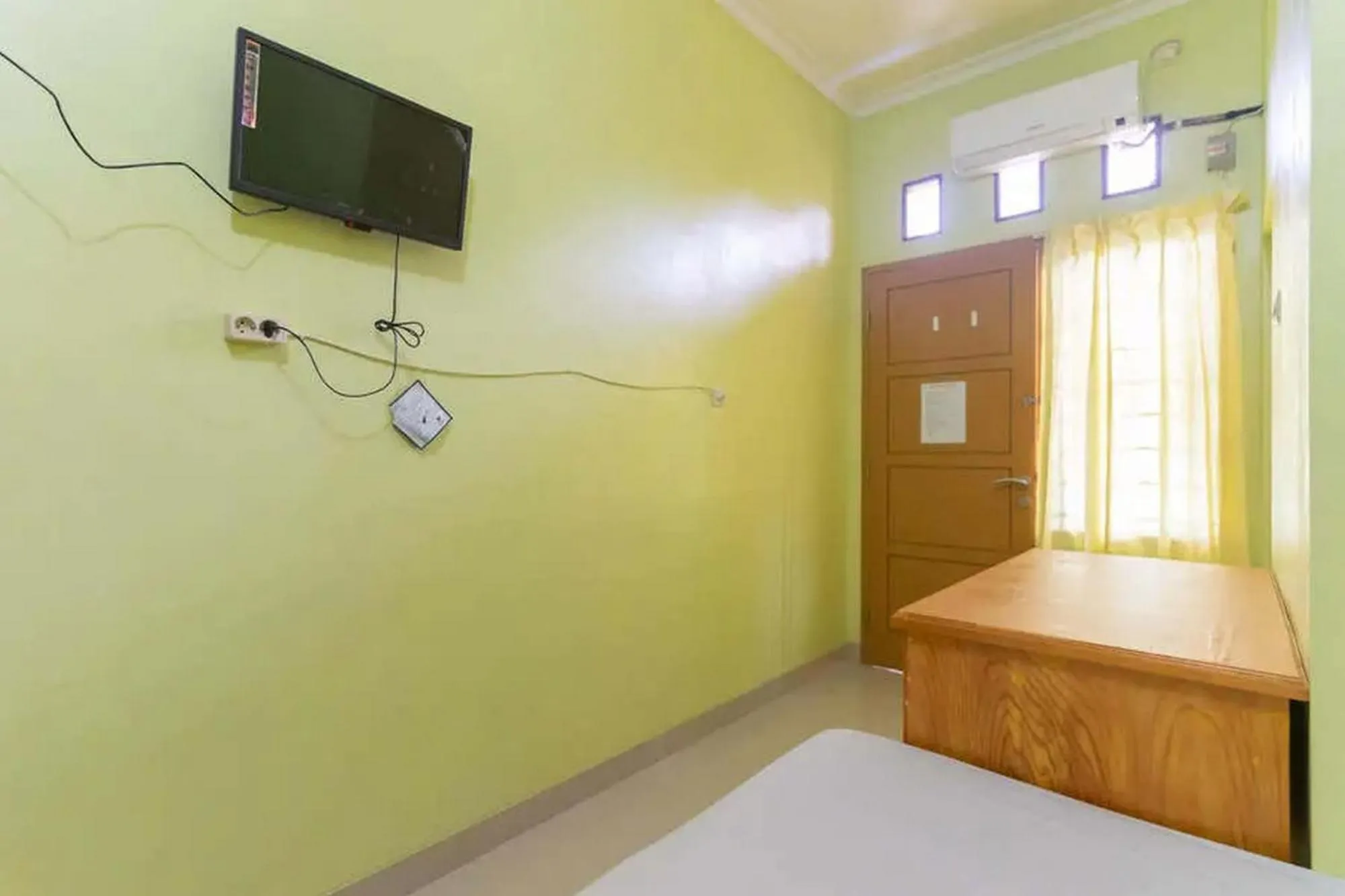 Bed in Kostawira Syariah Bintaro Mitra RedDoorz