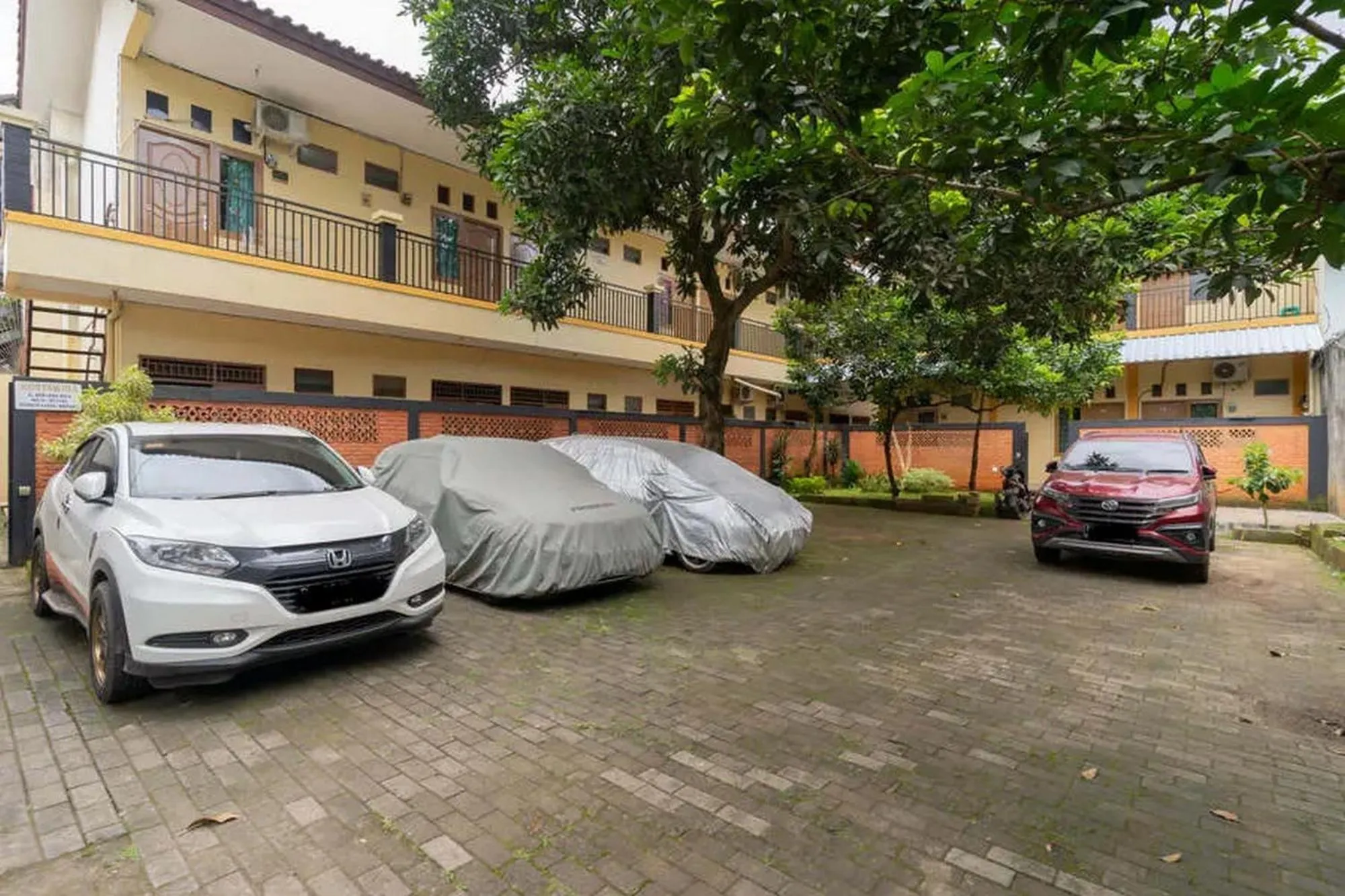 Parking in Kostawira Syariah Bintaro Mitra RedDoorz