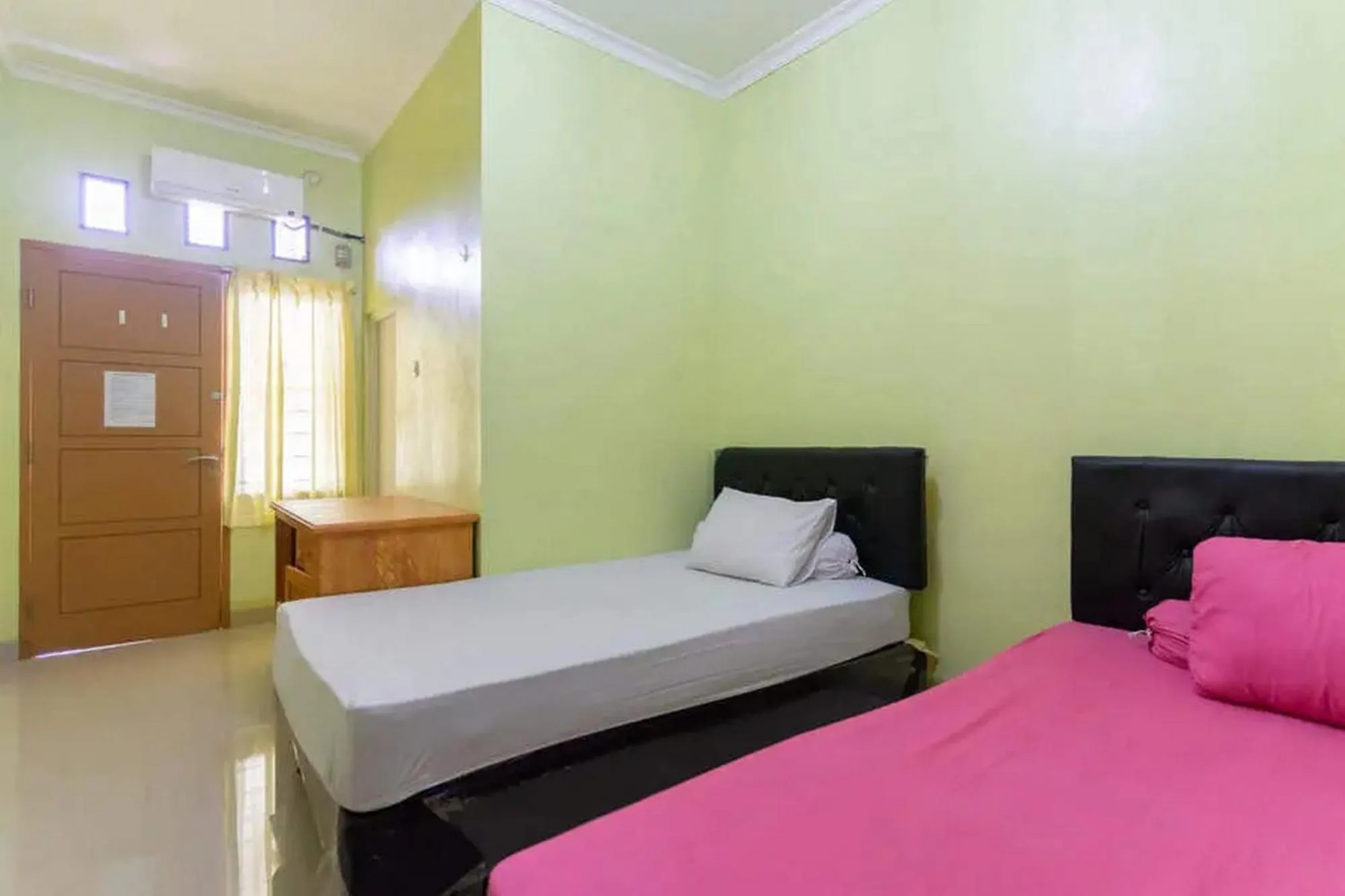 Bed in Kostawira Syariah Bintaro Mitra RedDoorz