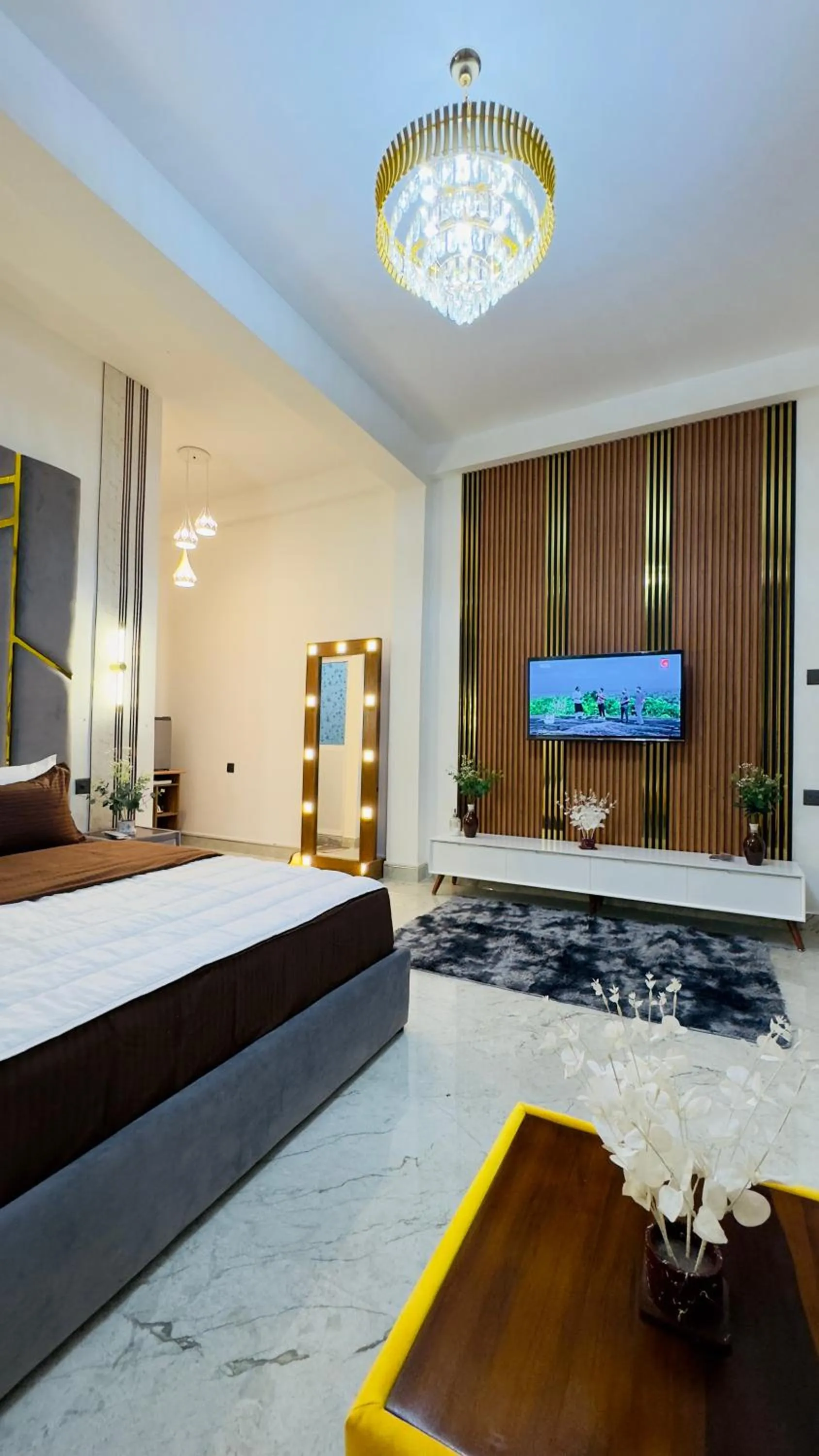 TV and multimedia in Holiday Homes Guest Inn - Ella