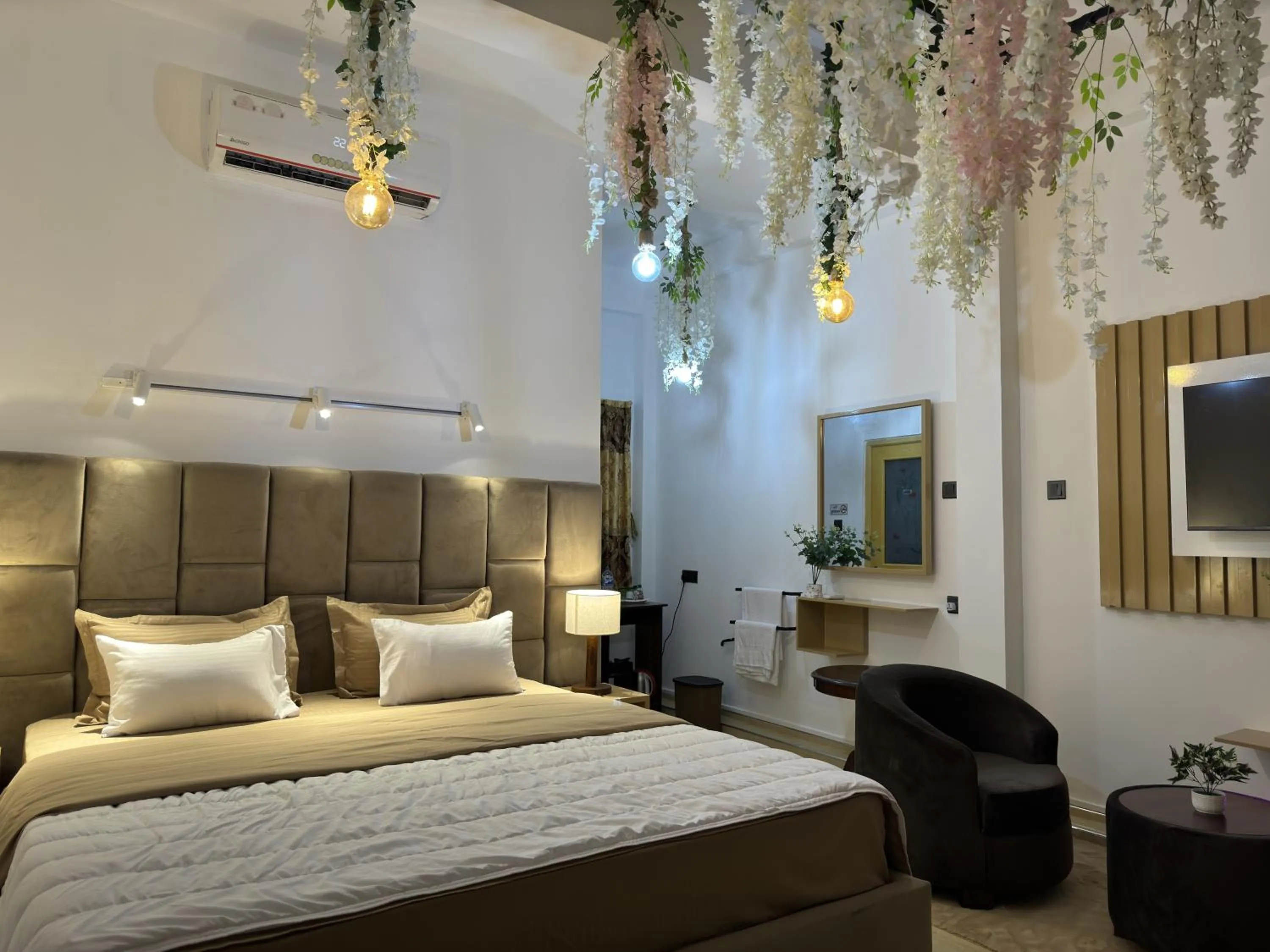 Bedroom, Bed in Holiday Homes Guest Inn - Ella