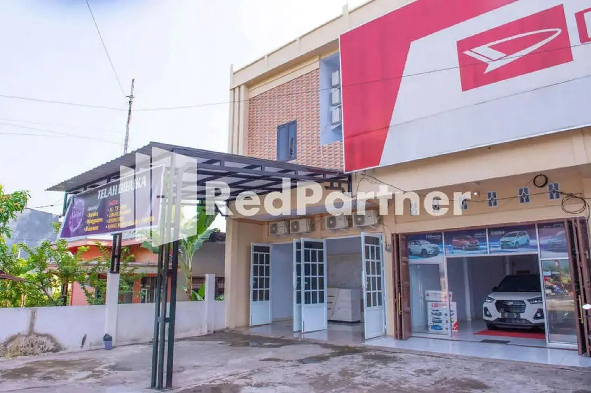 Property building in Hotel Rai's Palopo Exclusive Mitra RedDoorz Property building in Hotel Rai's Palopo Exclusive Mitra RedDoorz