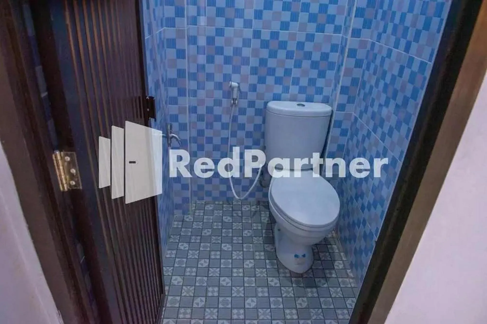 Toilet in Hotel Rai's Palopo Exclusive Mitra RedDoorz