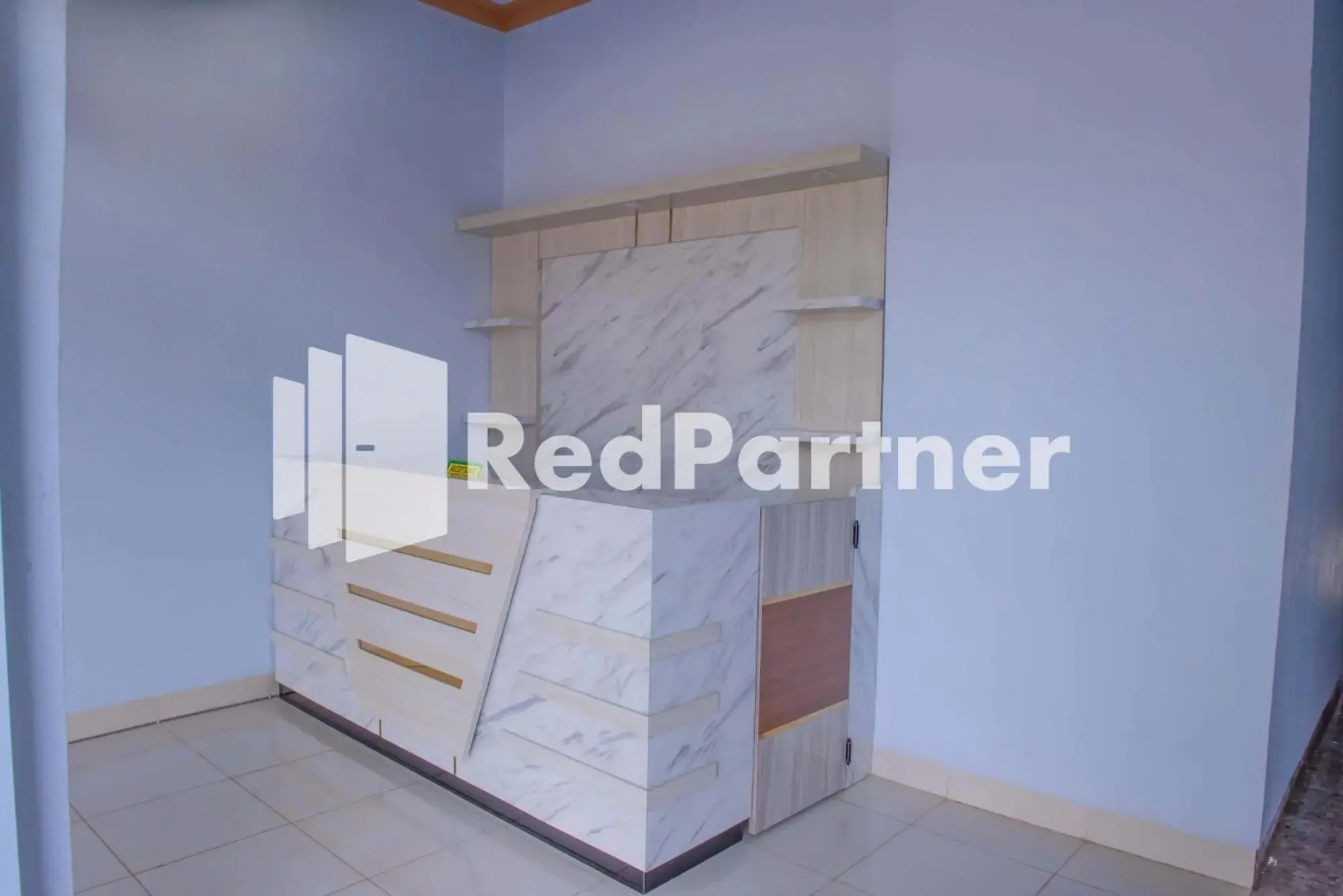 Lobby or reception in Hotel Rai's Palopo Exclusive Mitra RedDoorz Lobby or reception in Hotel Rai's Palopo Exclusive Mitra RedDoorz