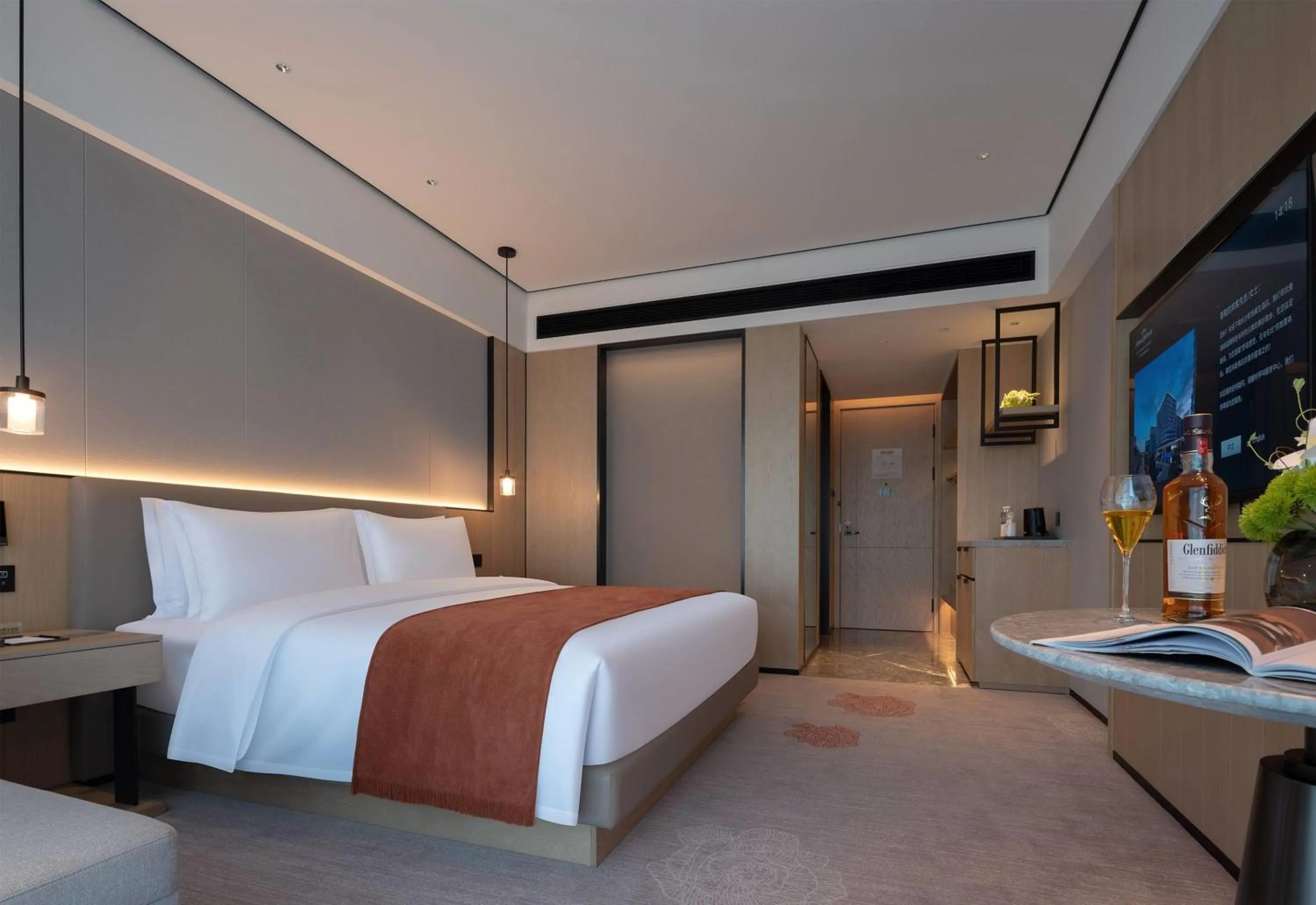 Photo of the whole room, Bed in Howard Johnson Airport Hotel Changsha