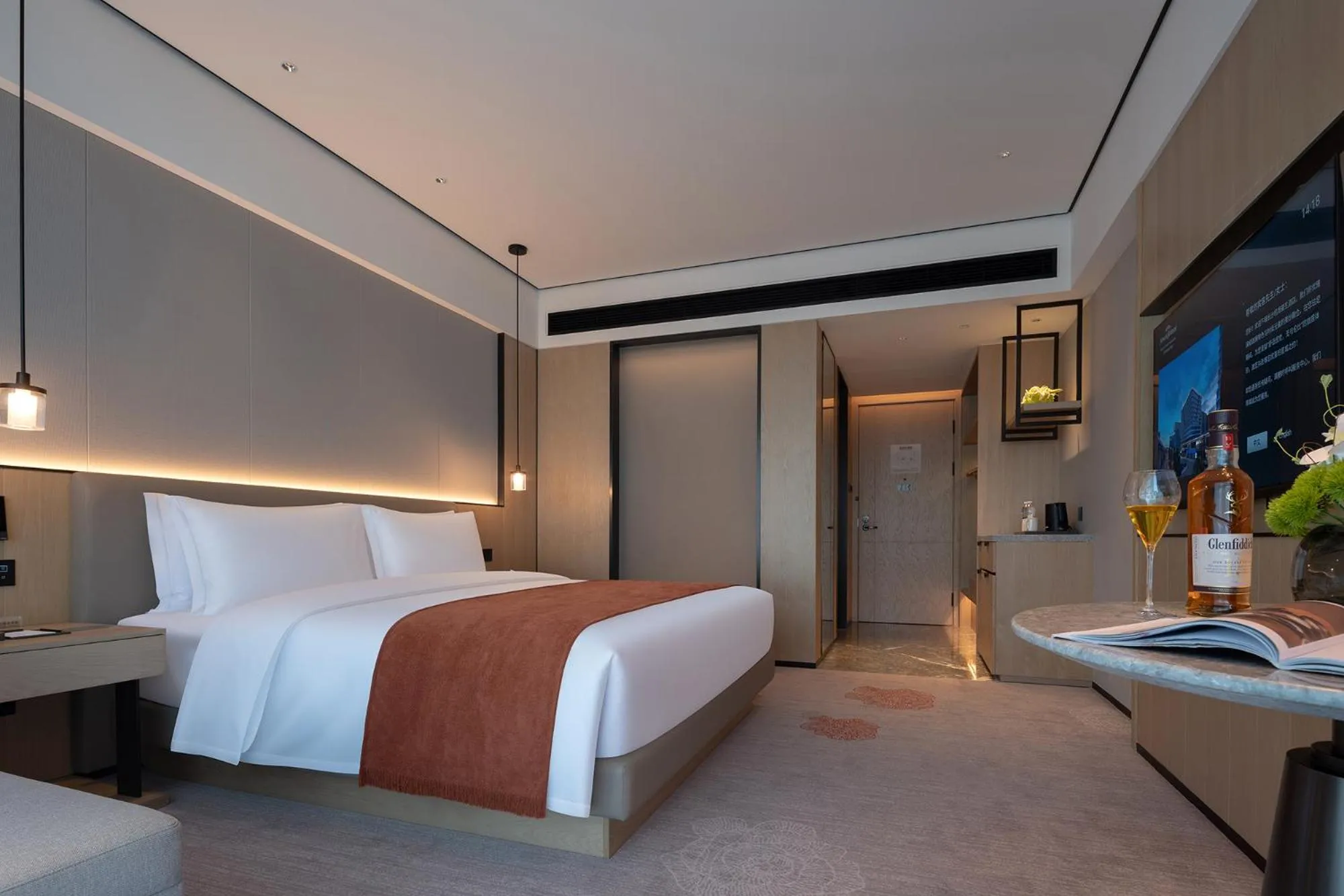 Bed in Howard Johnson Airport Hotel Changsha