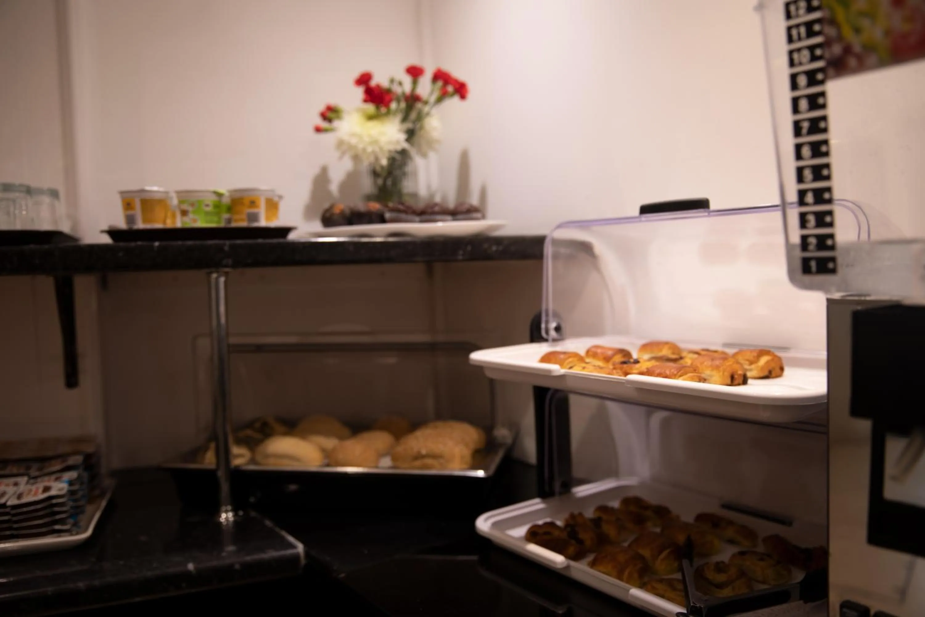 Breakfast in Duke Of Leinster Hotel