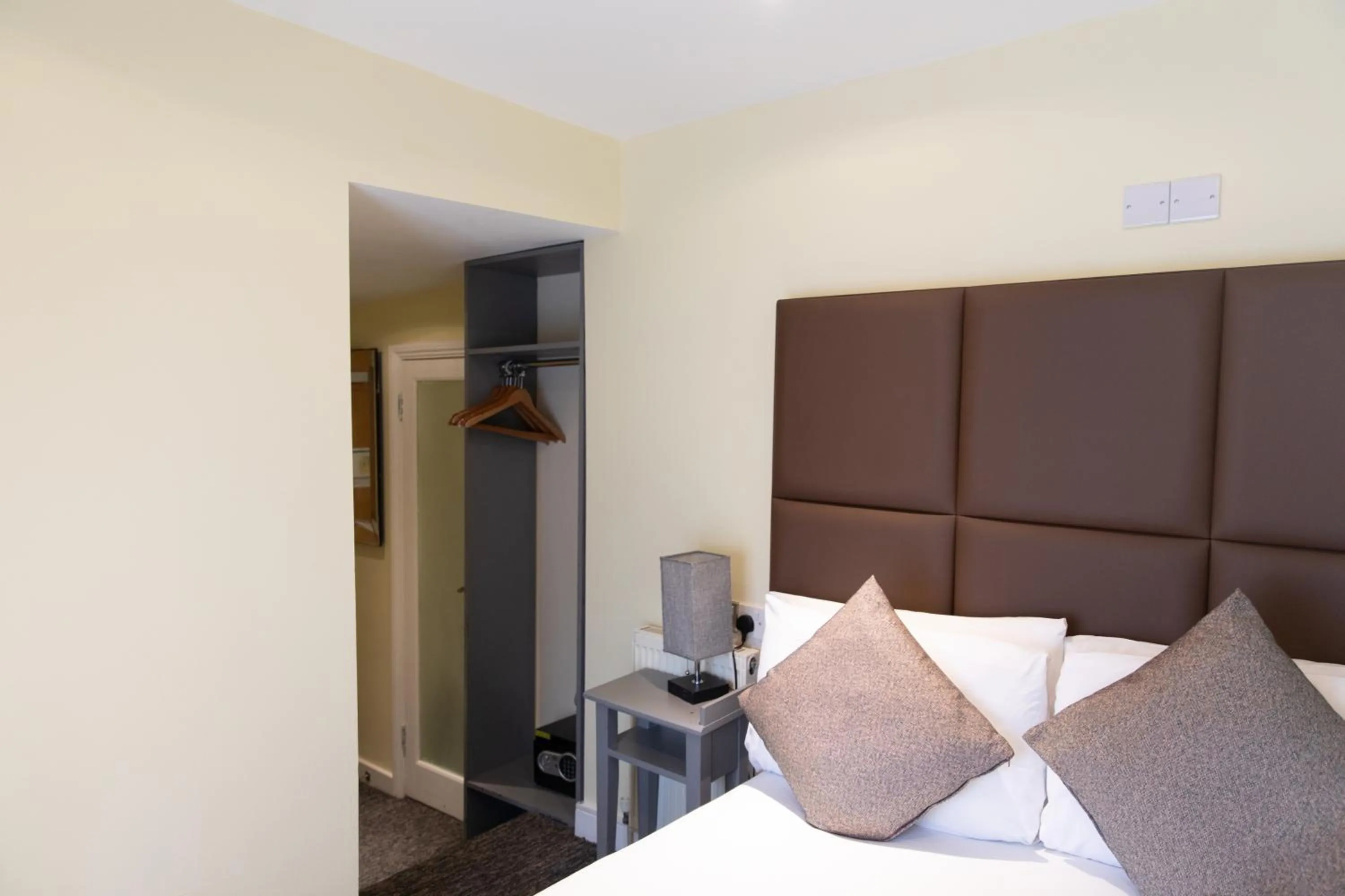 Bed in Duke Of Leinster Hotel