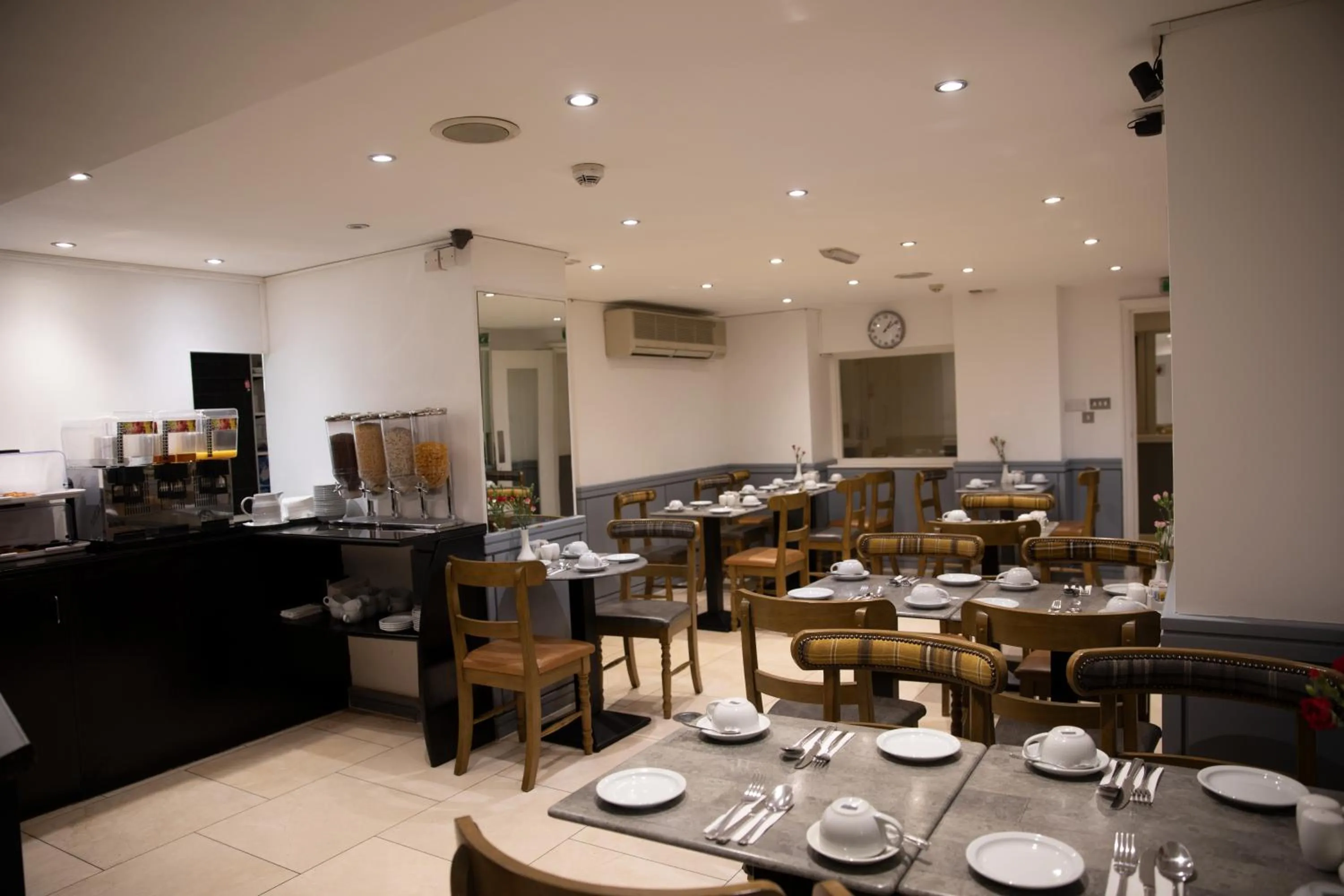 Breakfast in Duke Of Leinster Hotel