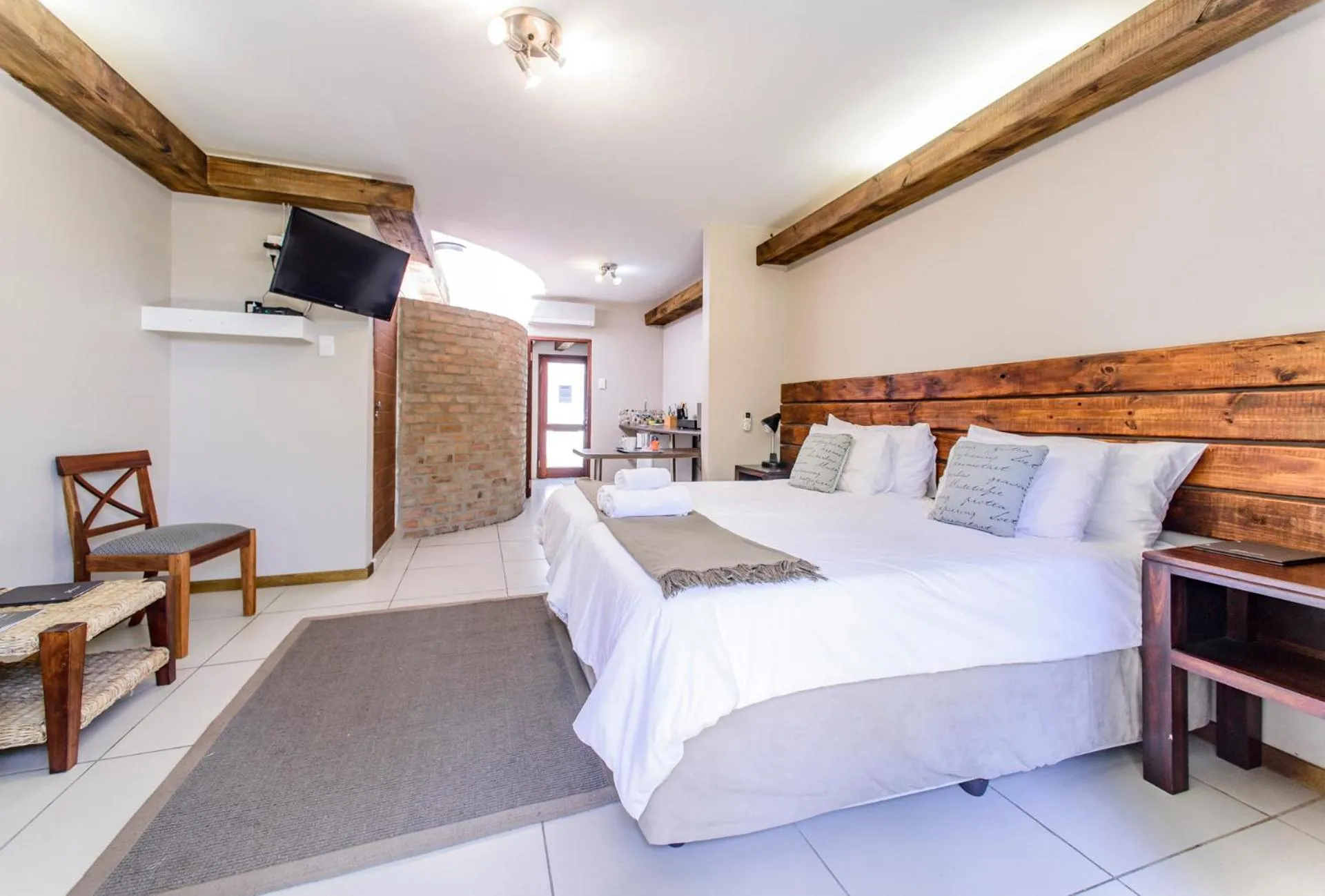 Bed in Zebrina Guest House