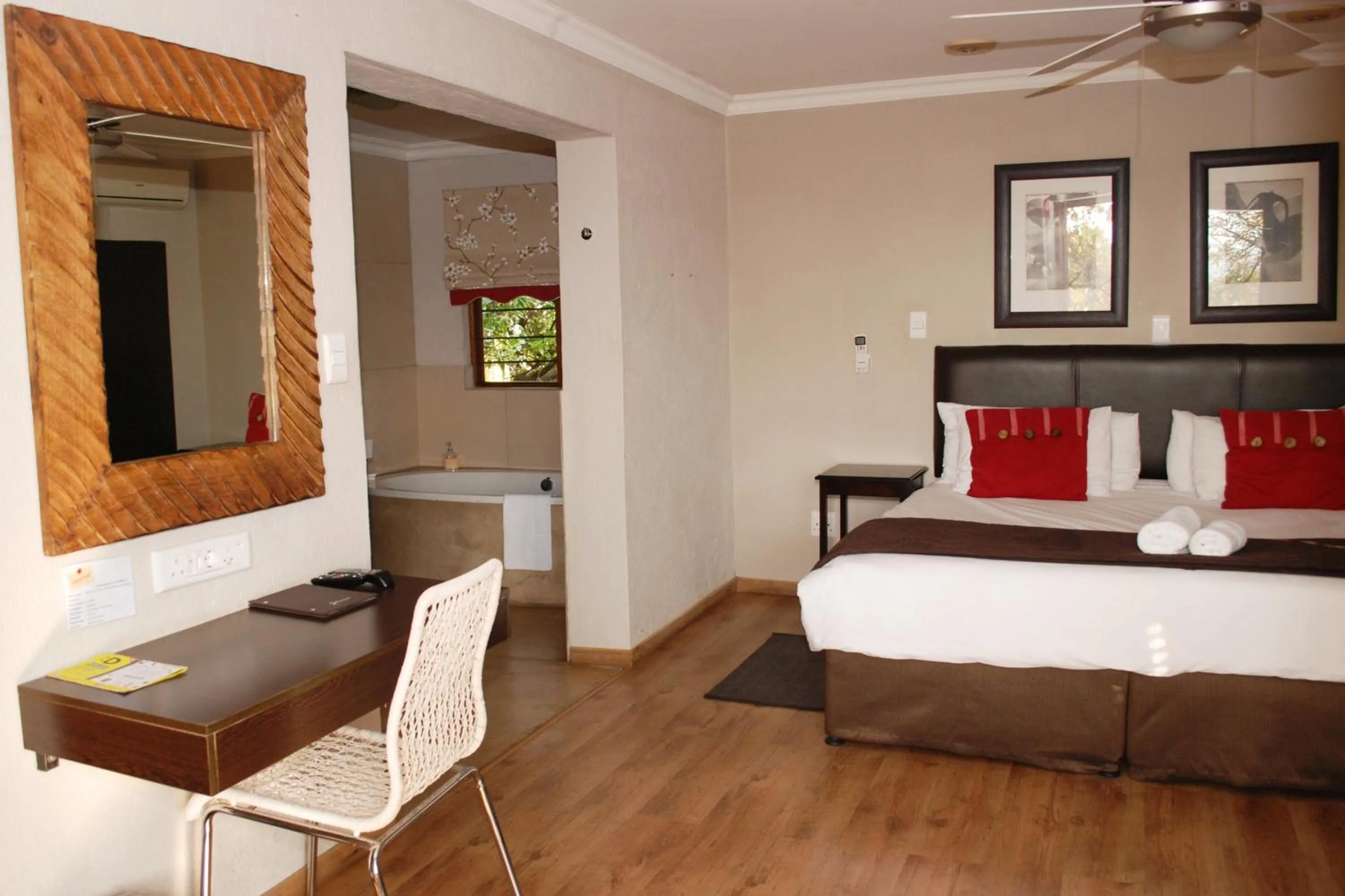 Bathroom, Bed in Zebrina Guest House