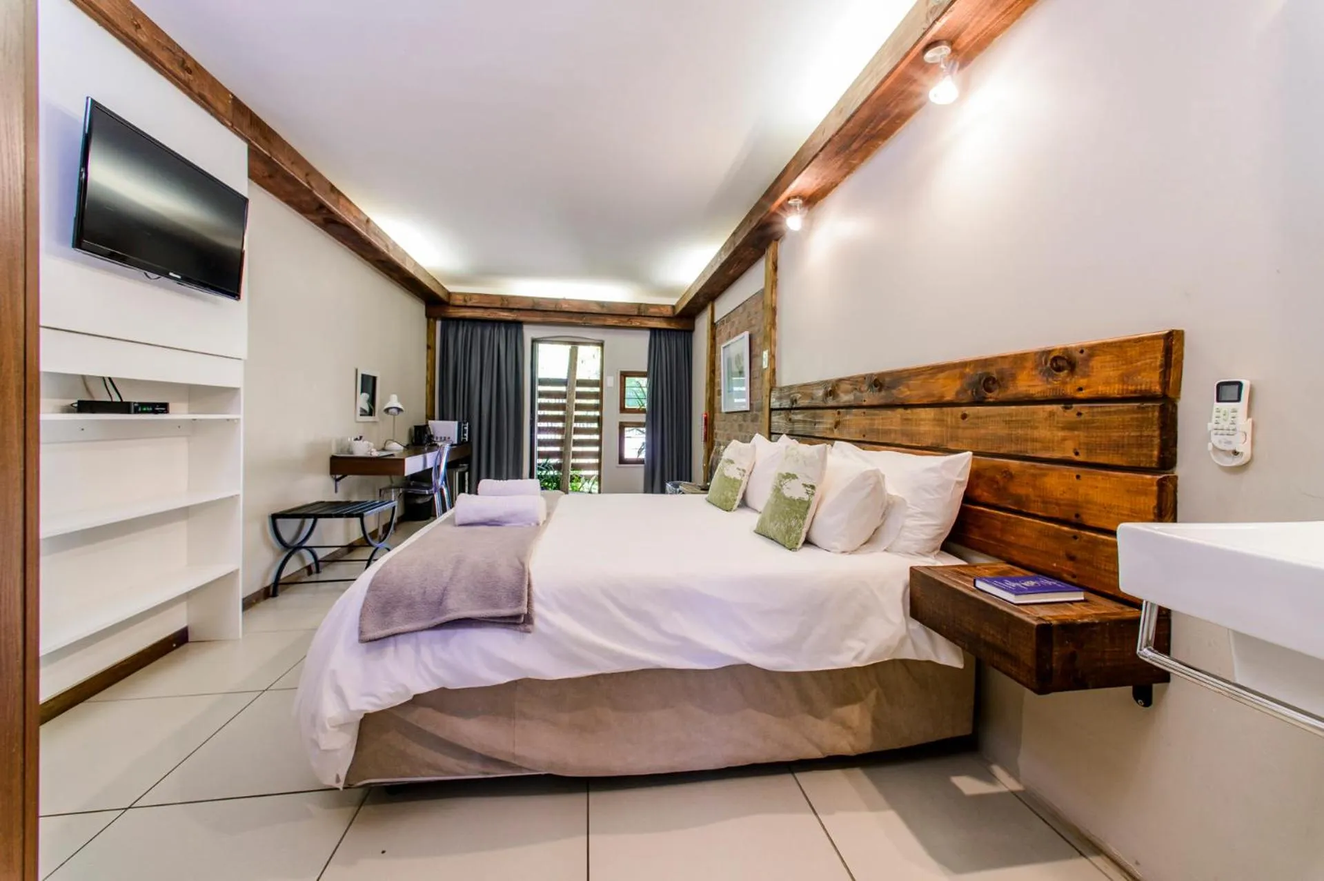 Bed in Zebrina Guest House