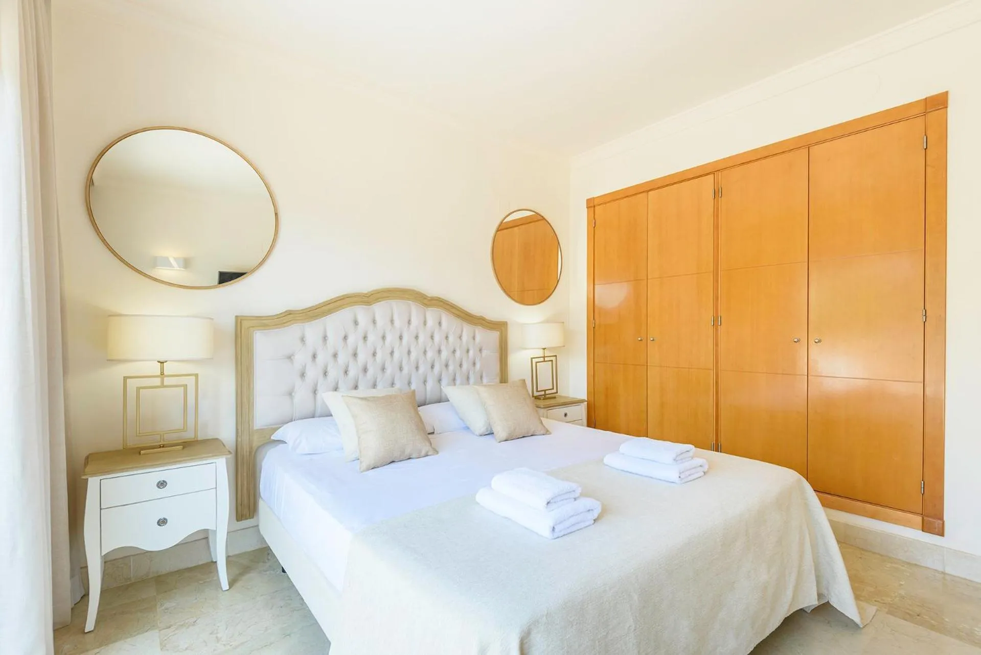 Bedroom, Bed in Alcam Aloha Deluxe 42