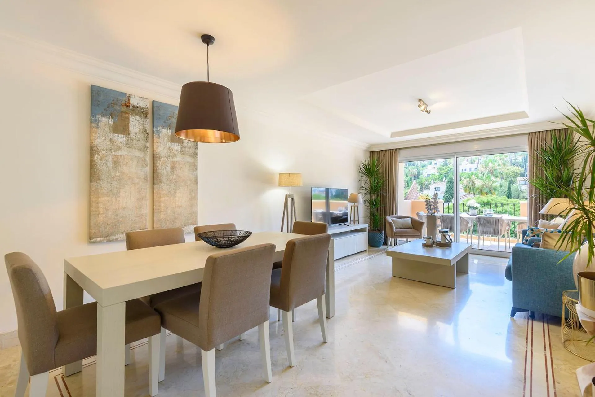 Living room in Alcam Aloha Deluxe 42