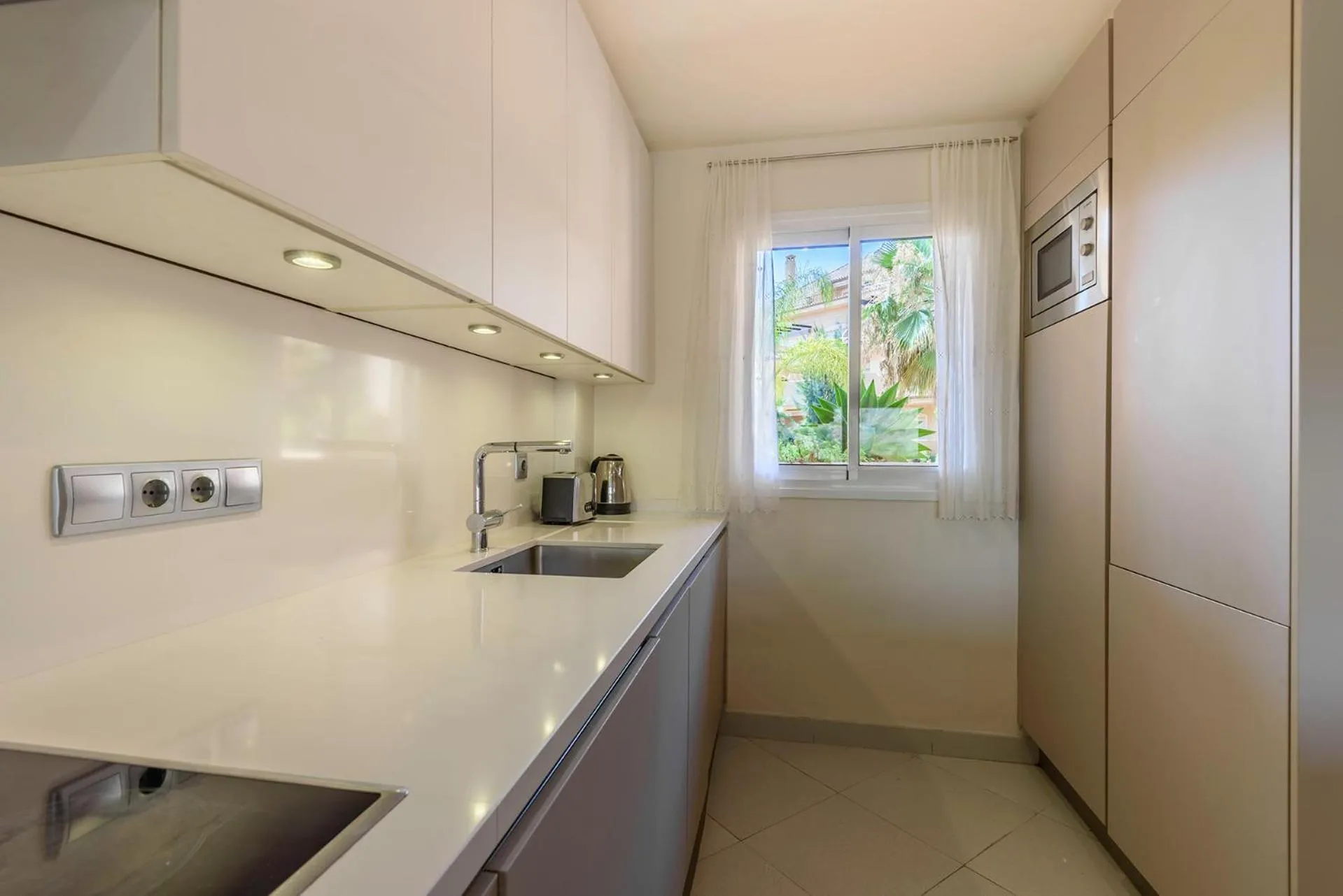 kitchen in Alcam Aloha Deluxe 42