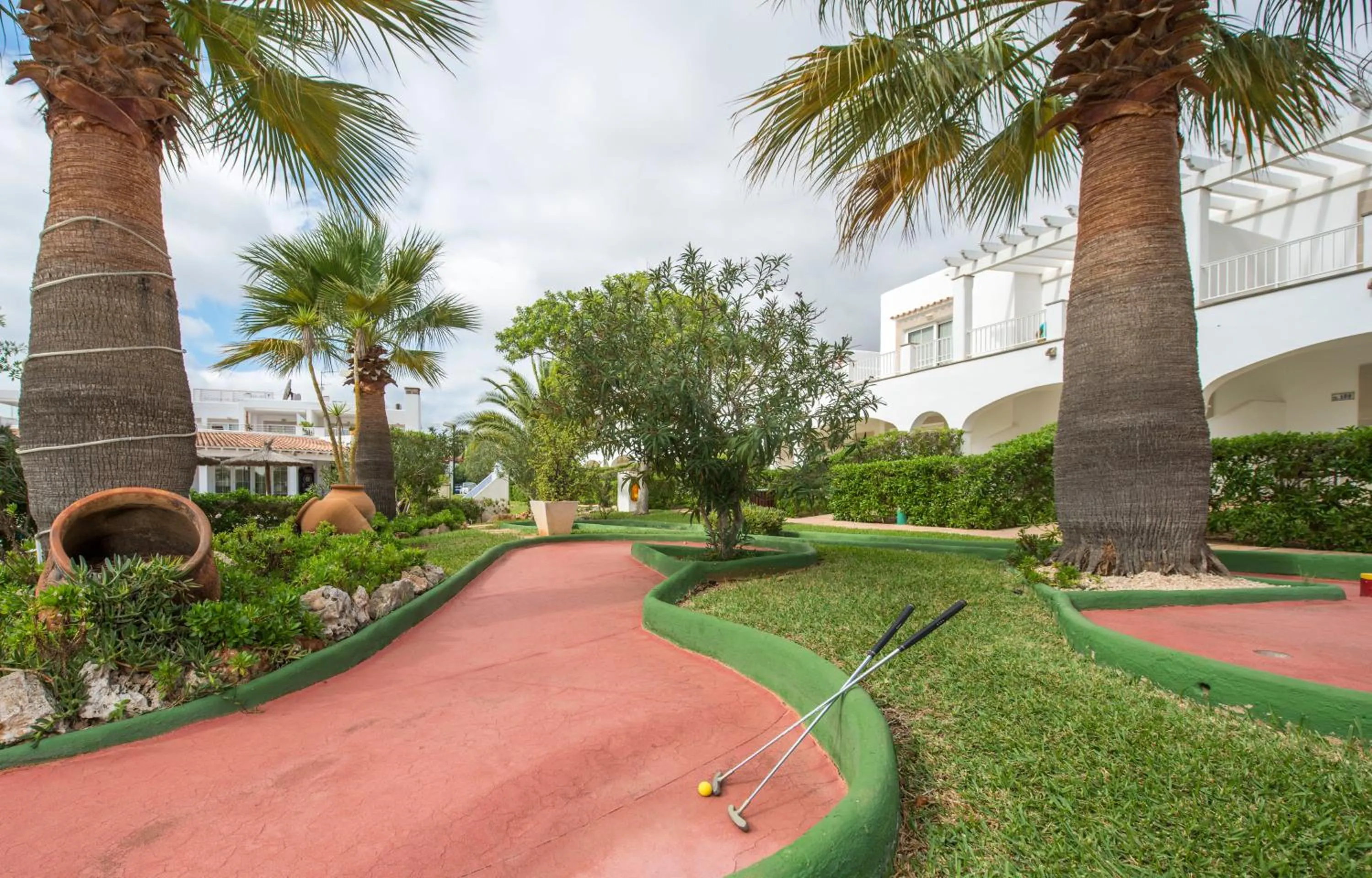 Day in Ona Village Cala d'Or