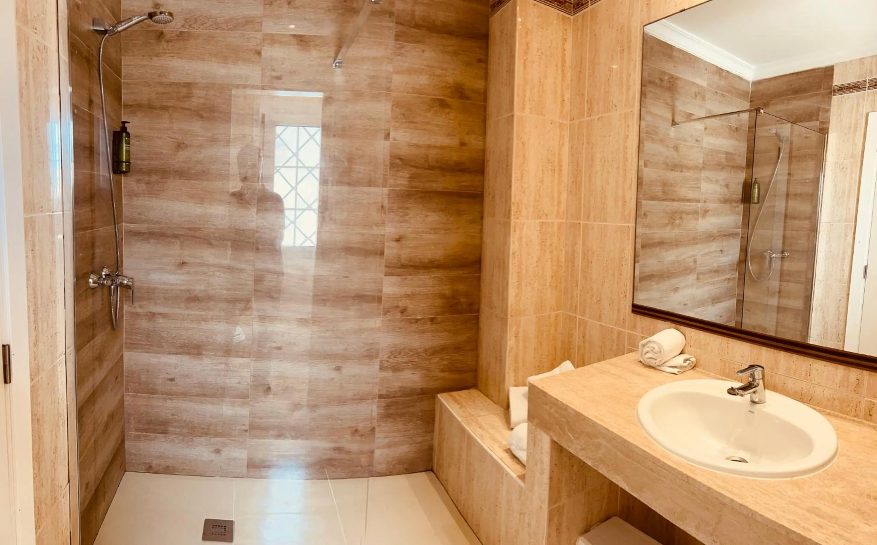 Shower in Ona Village Cala d'Or