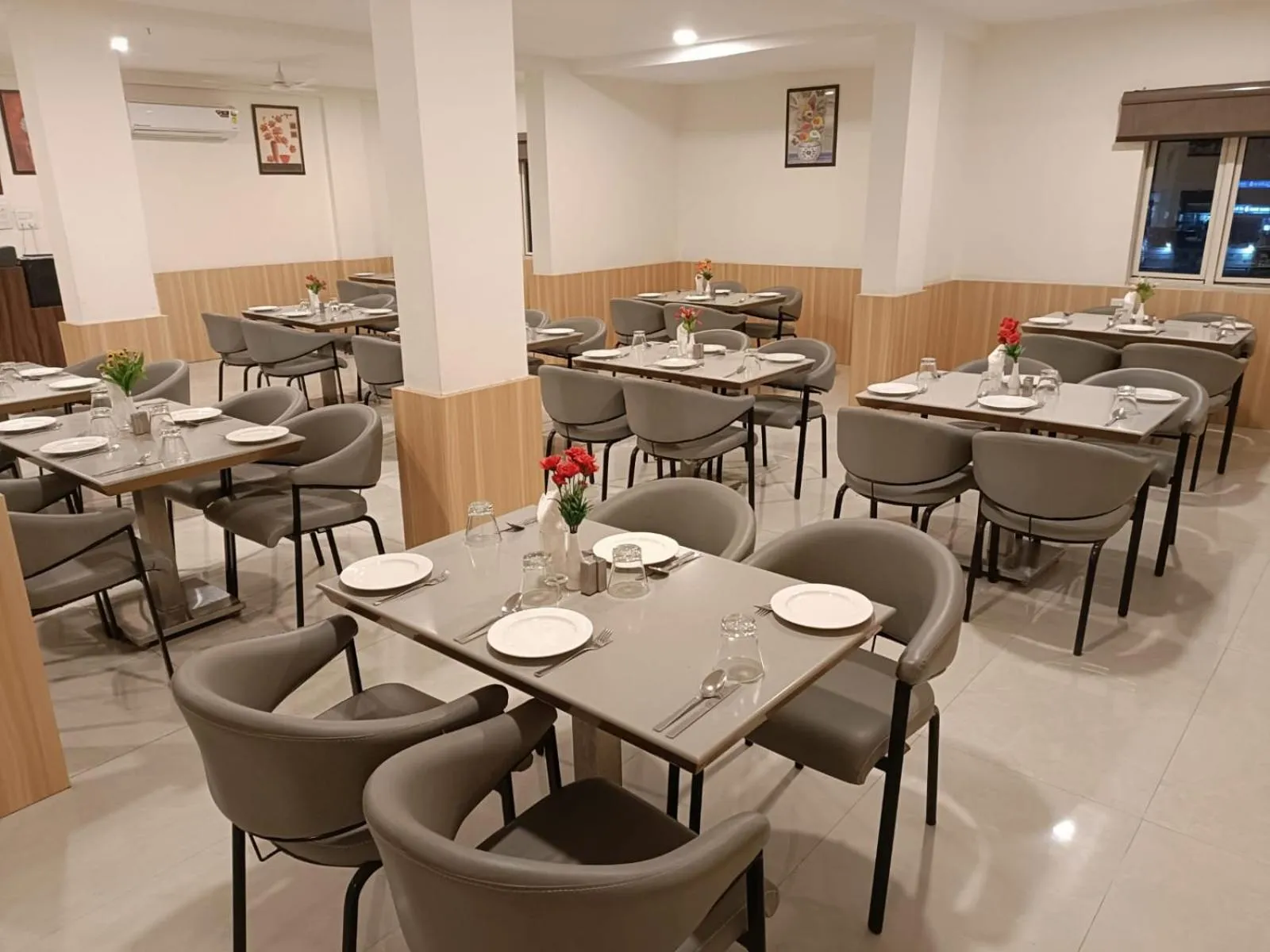 Restaurant/places to eat in Zip By Spree Hotels Bhopal