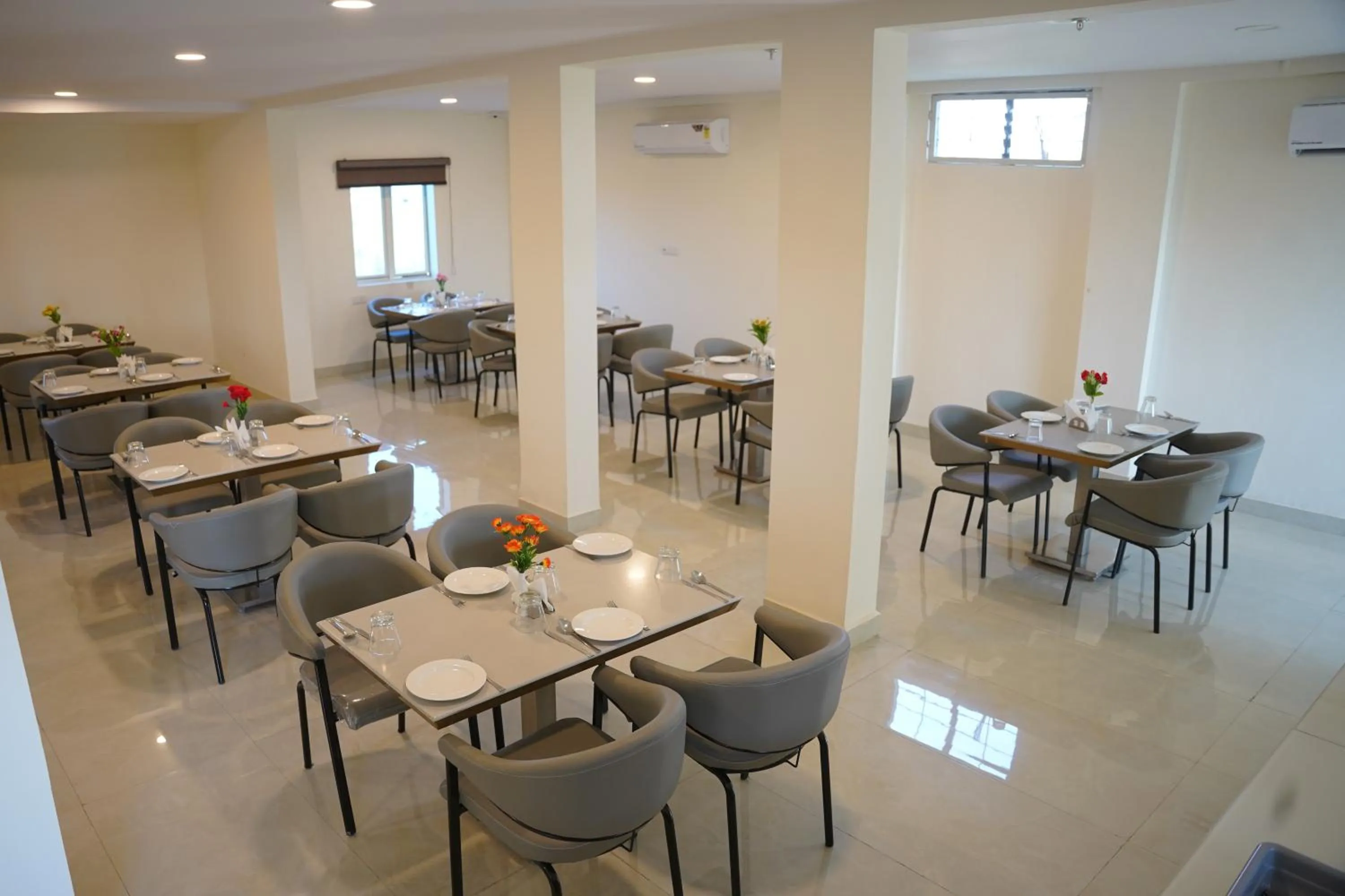 Restaurant/places to eat in Zip By Spree Hotels Bhopal