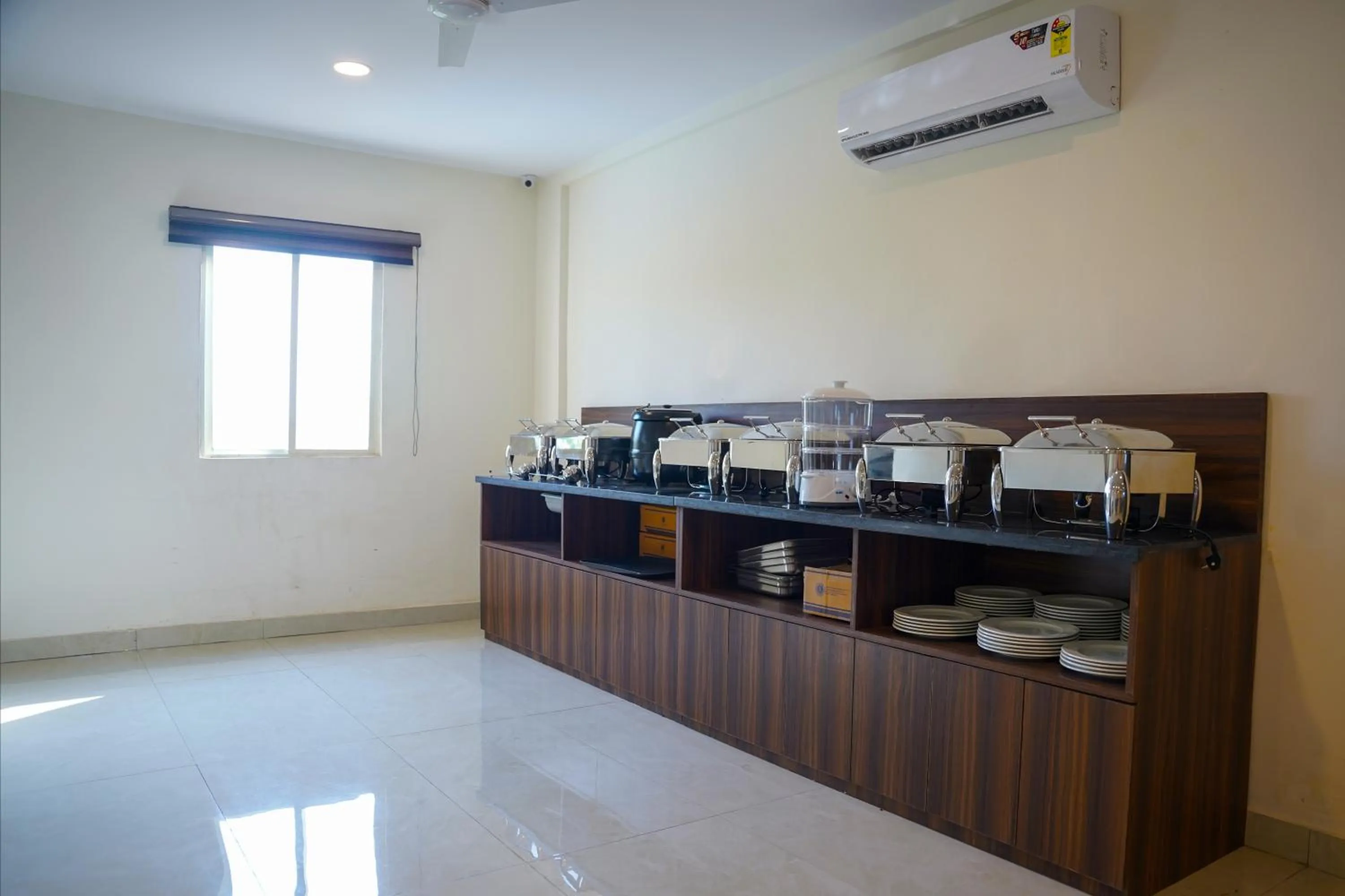 Restaurant/places to eat in Zip By Spree Hotels Bhopal