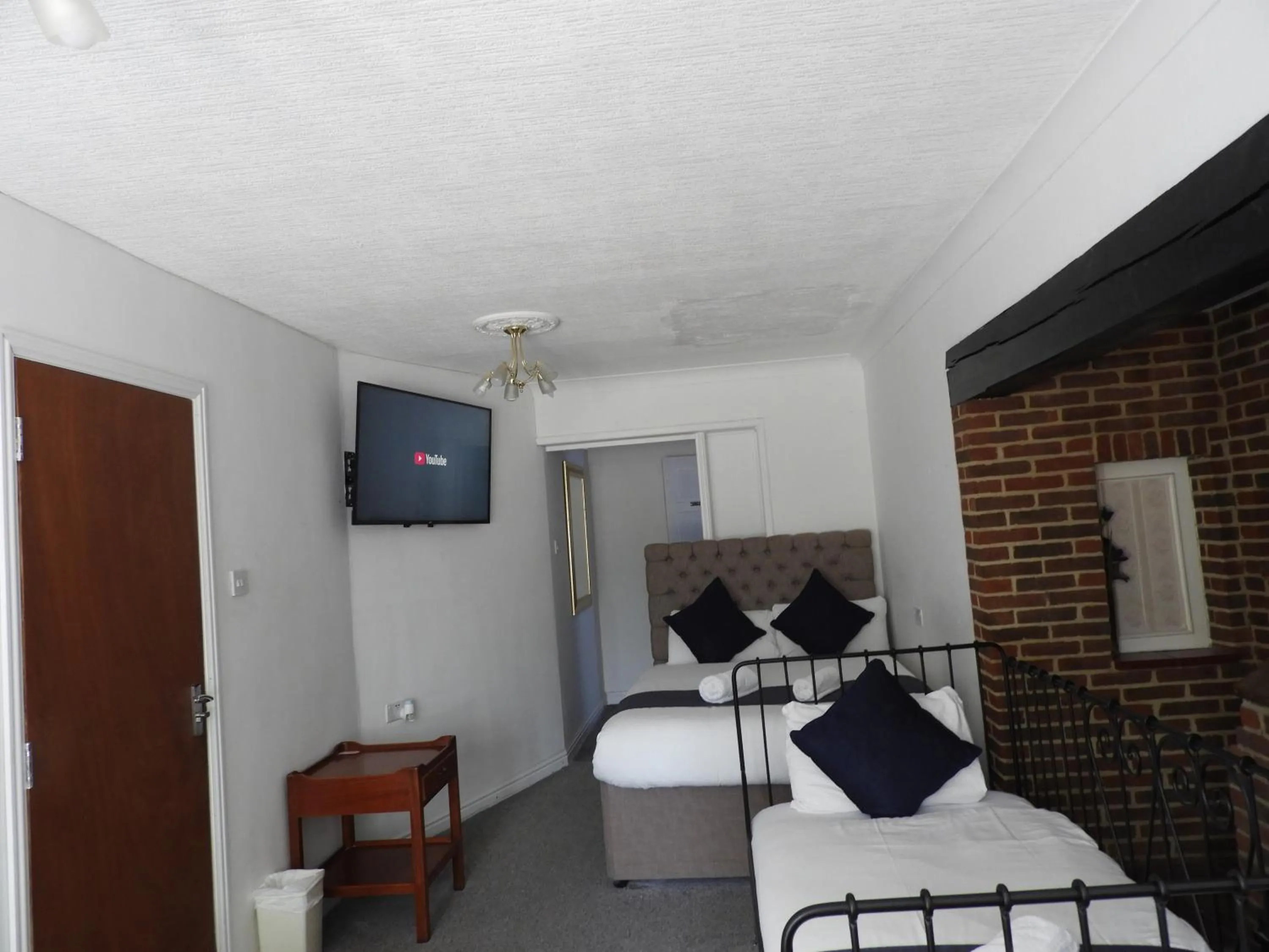 Bedroom, Bed in All Seasons Gatwick Guest House & Parking