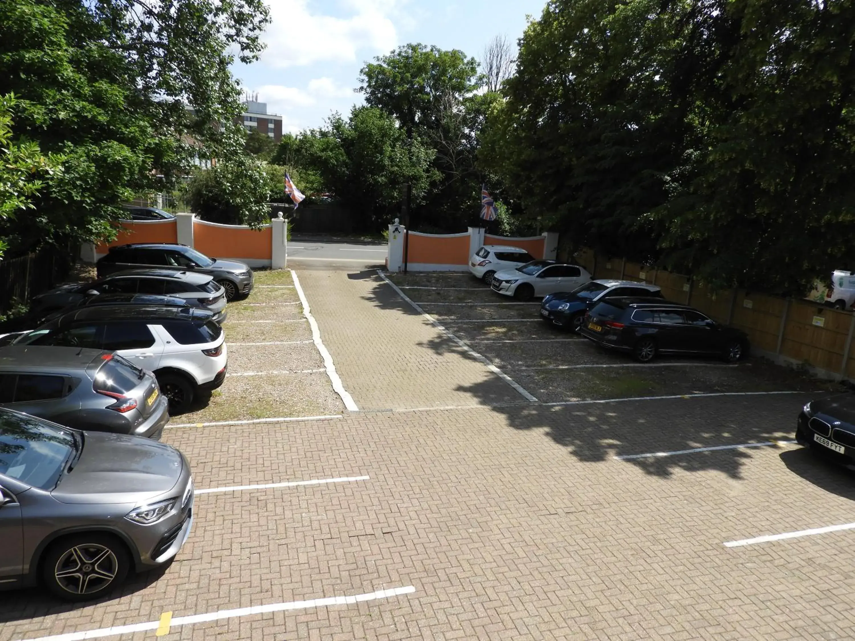 Family Room (5 Adults) in All Seasons Gatwick Guest House & Parking Family Room (5 Adults) in All Seasons Gatwick Guest House & Parking