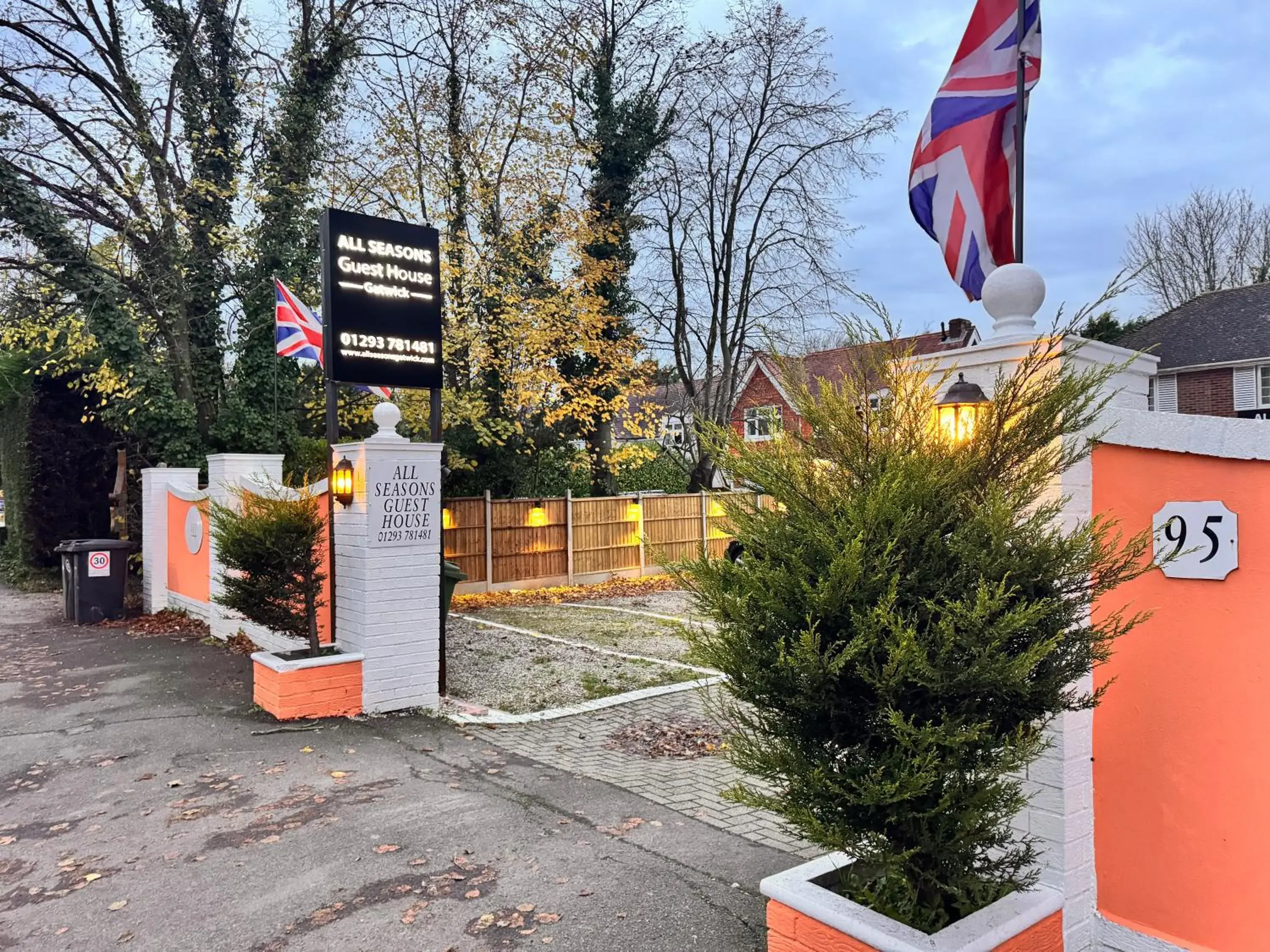 All Seasons Gatwick Guest House & Parking All Seasons Gatwick Guest House & Parking