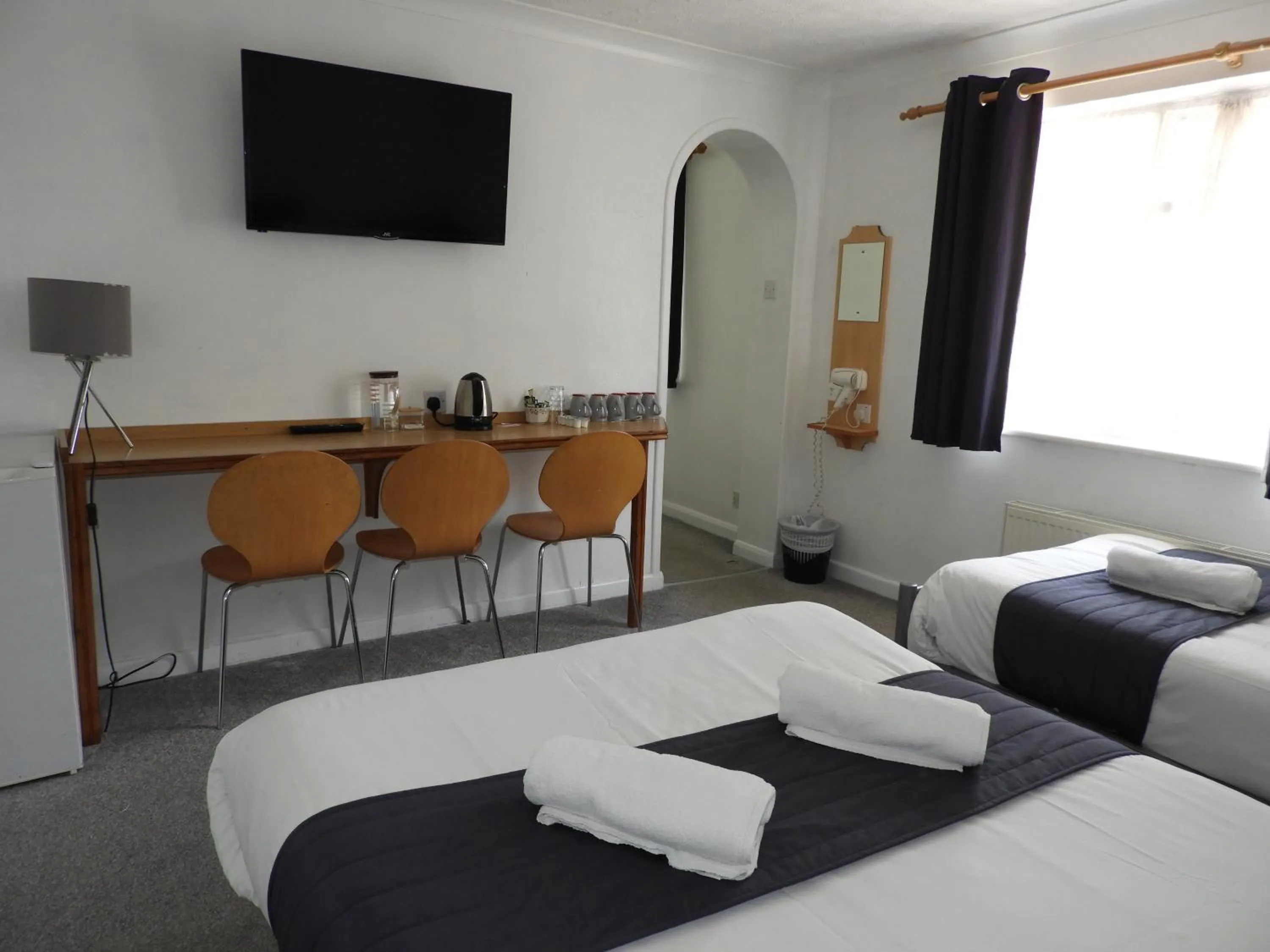 Bedroom, Bed in All Seasons Gatwick Guest House & Parking