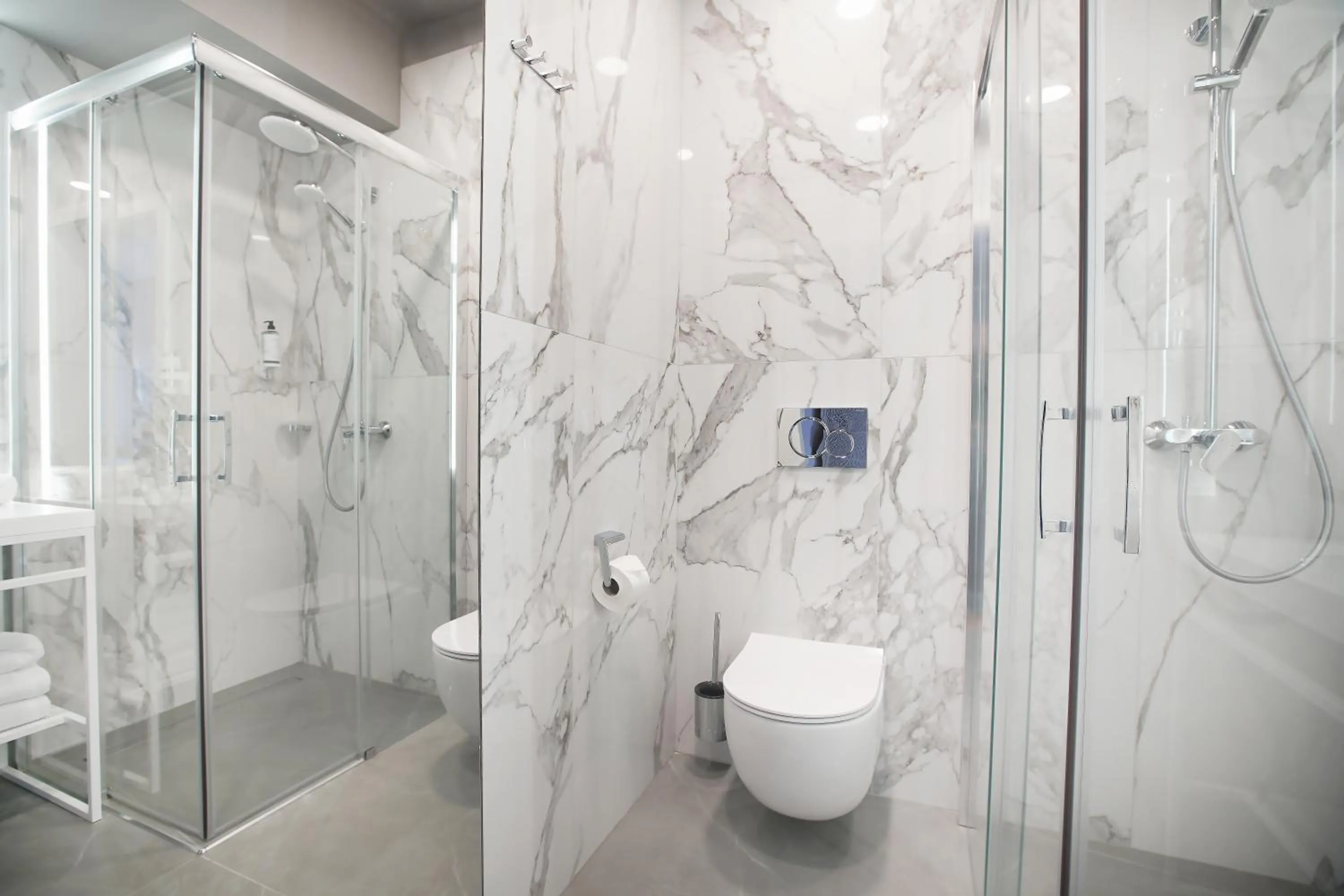 Shower in Hotel Park 17