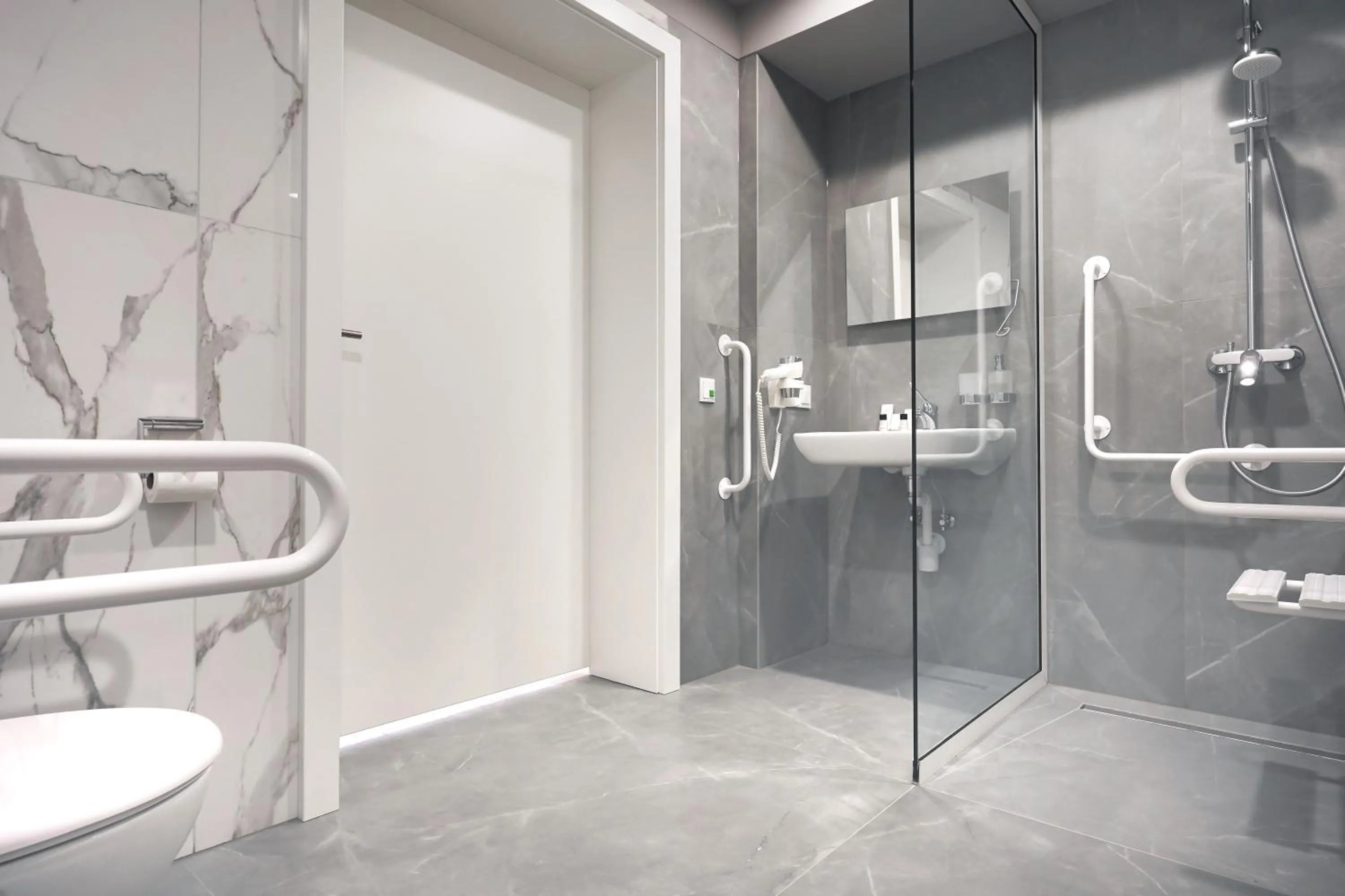 Shower in Hotel Park 17