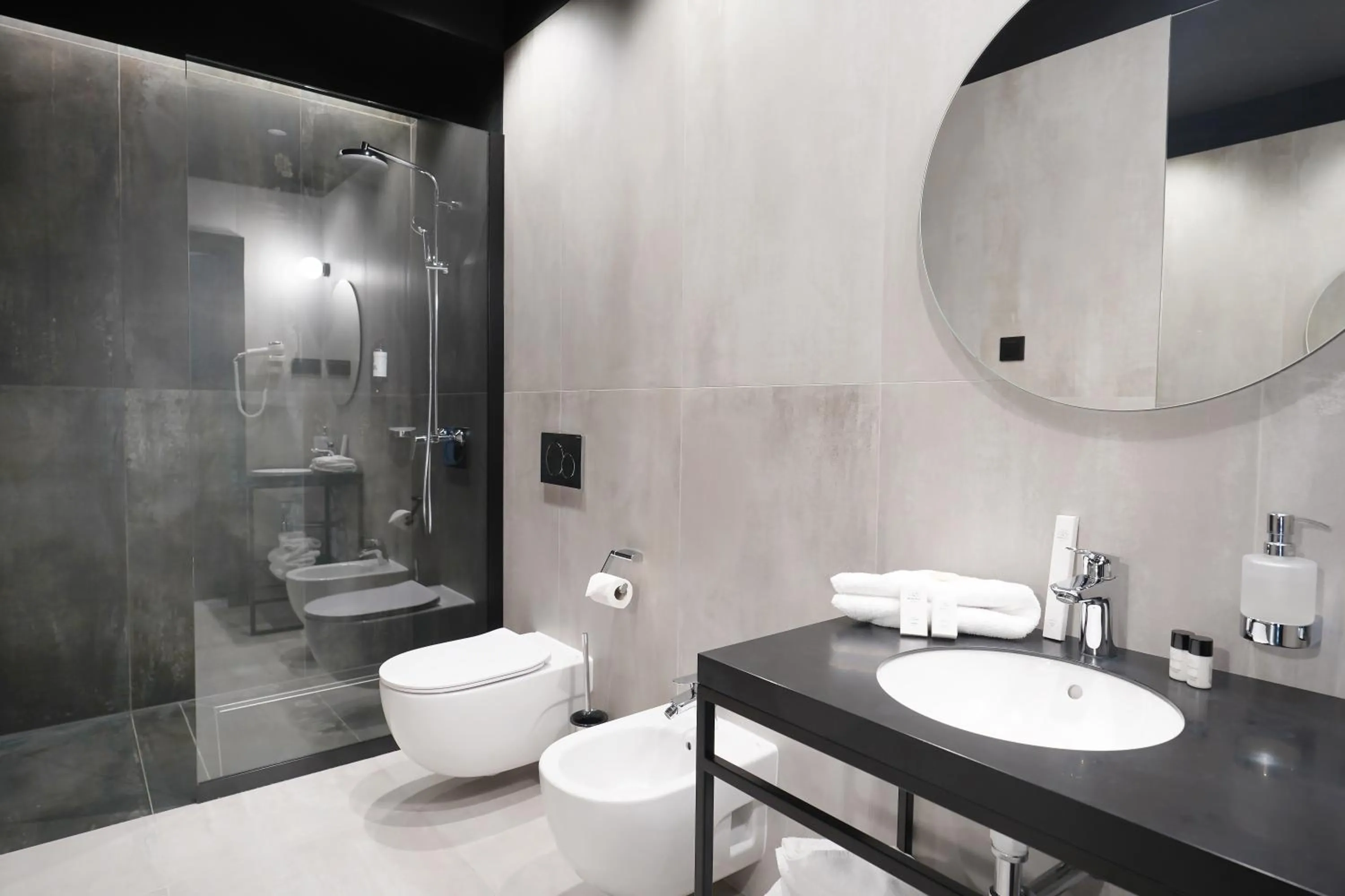 Shower in Hotel Park 17