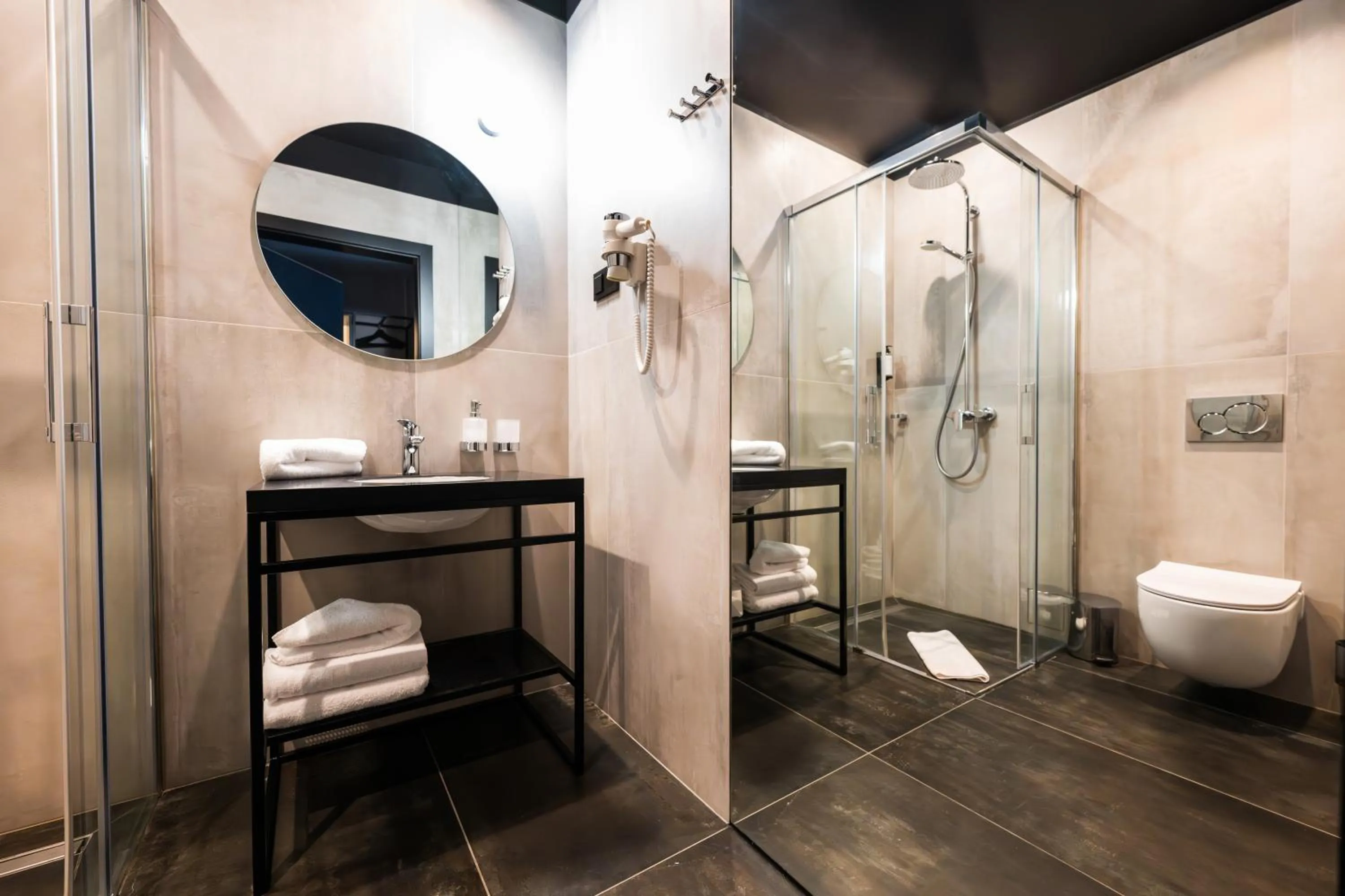 Shower in Hotel Park 17