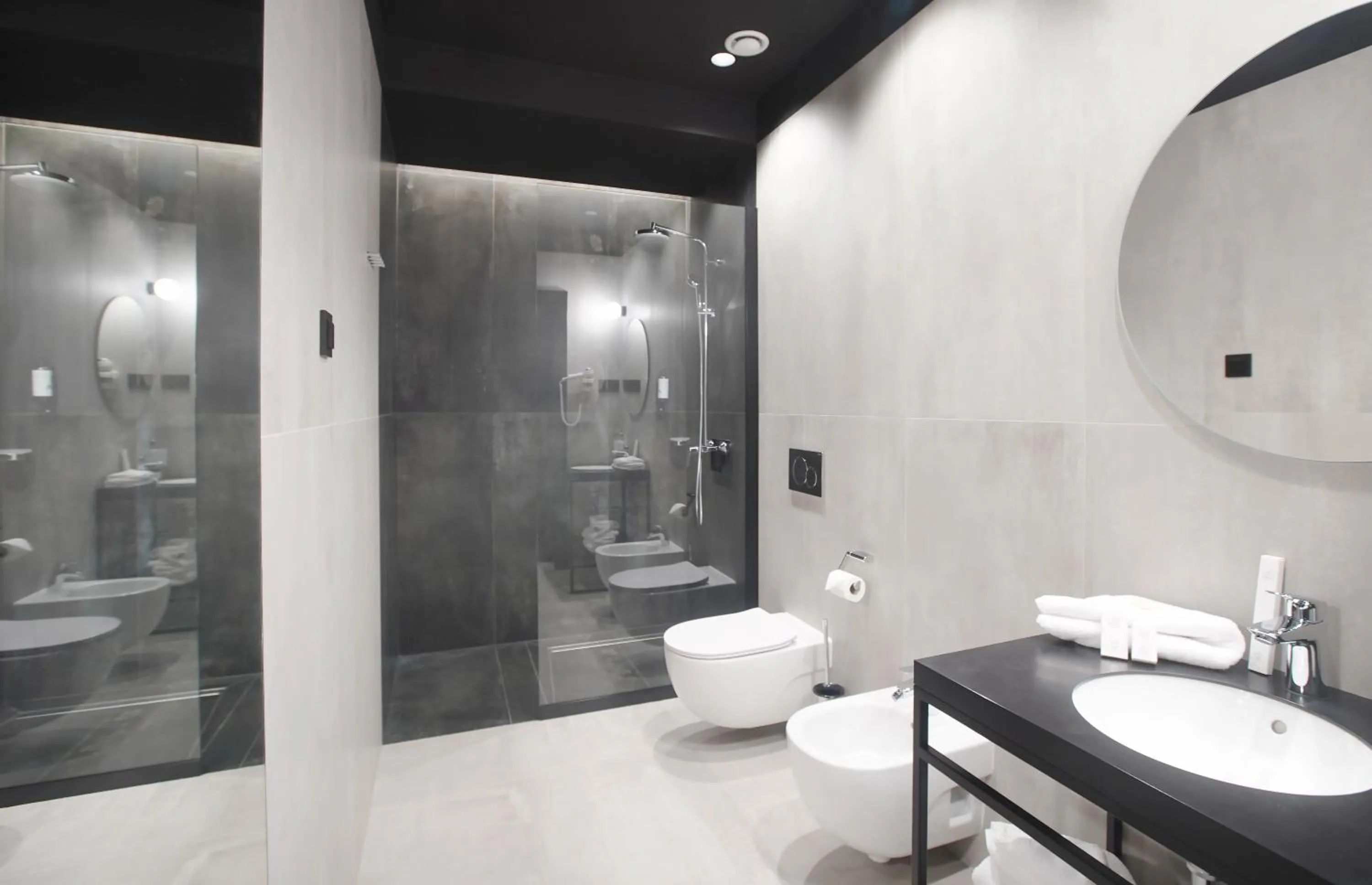 Shower in Hotel Park 17