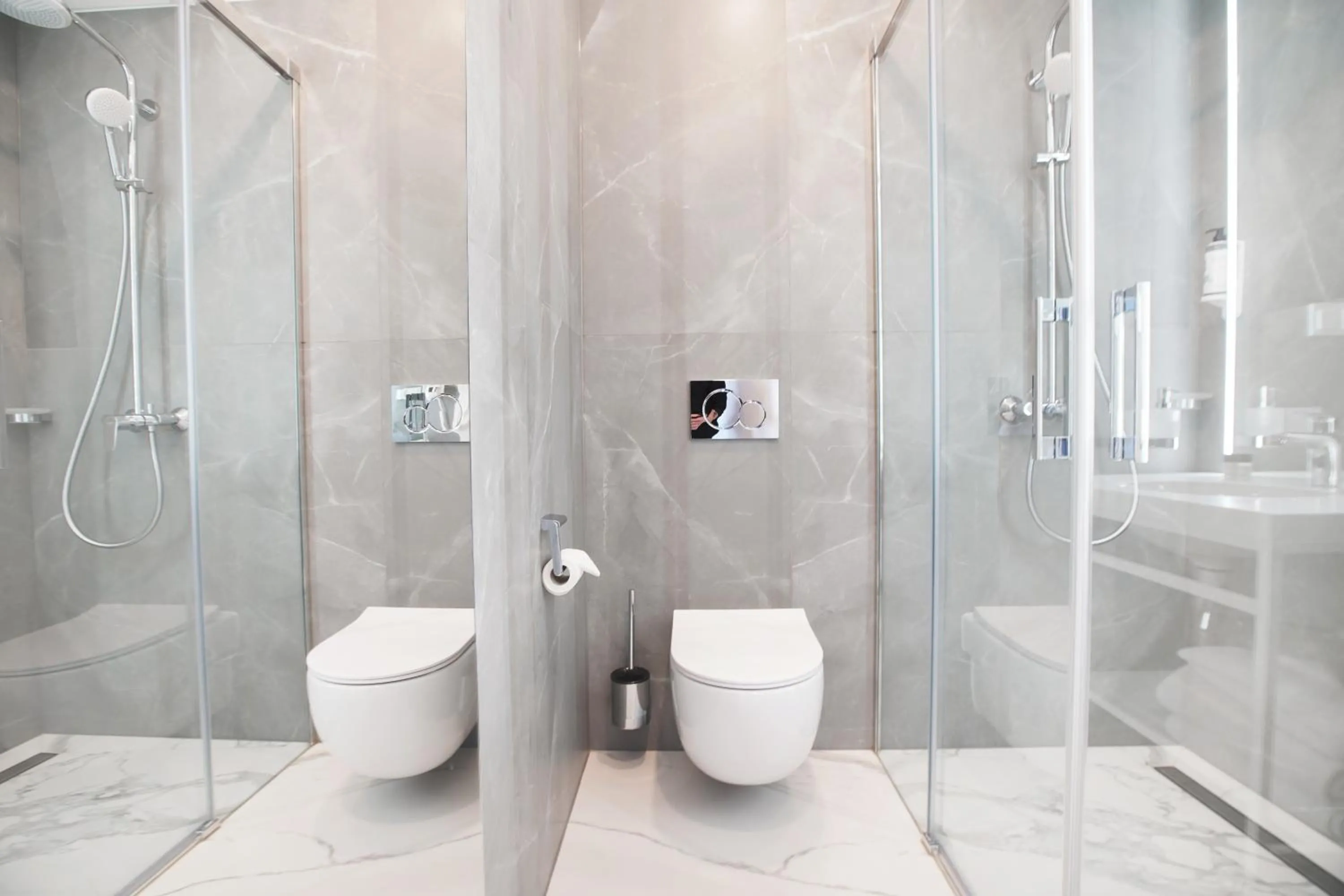 Shower in Hotel Park 17